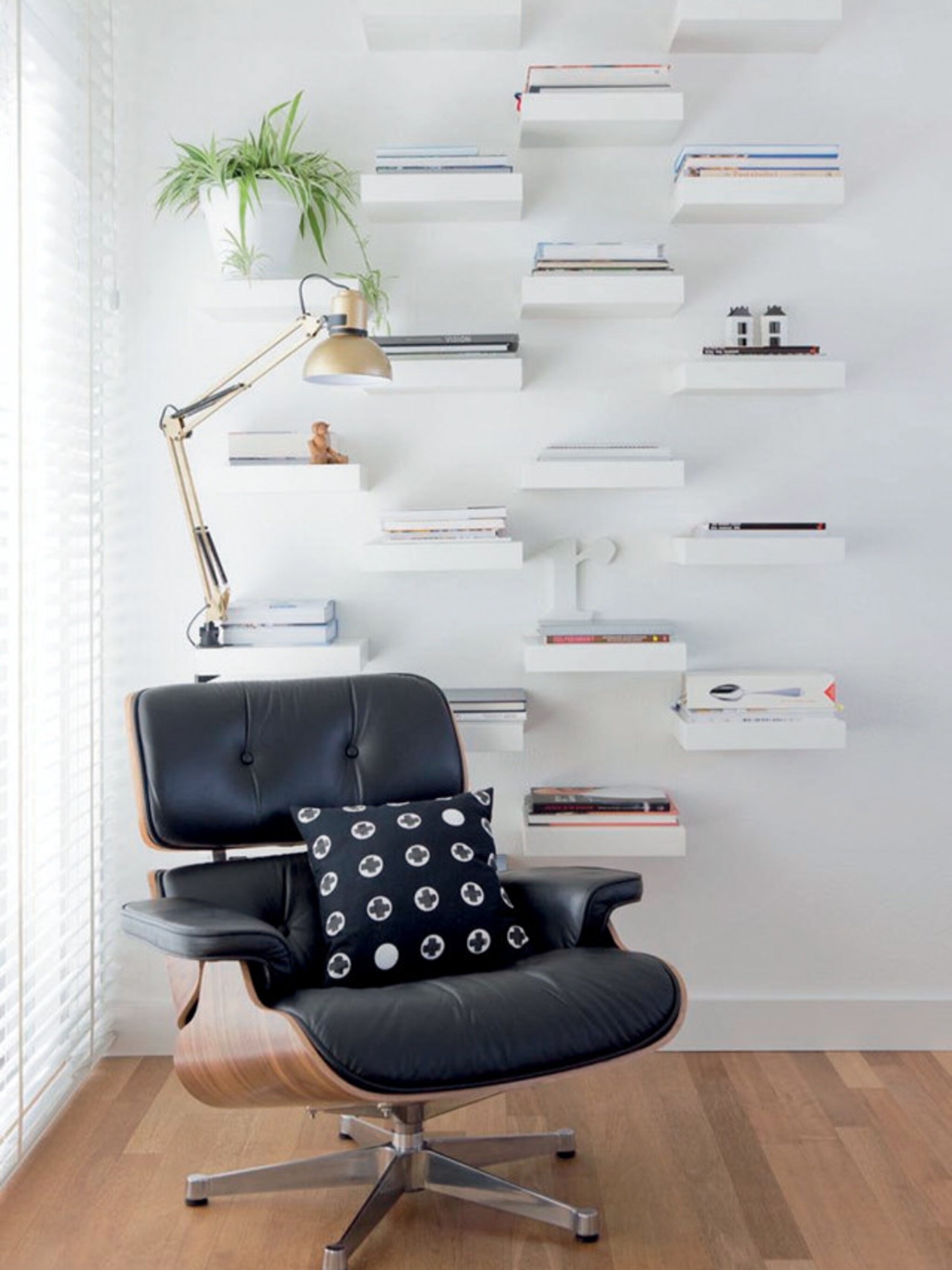 wand van boekenplanken