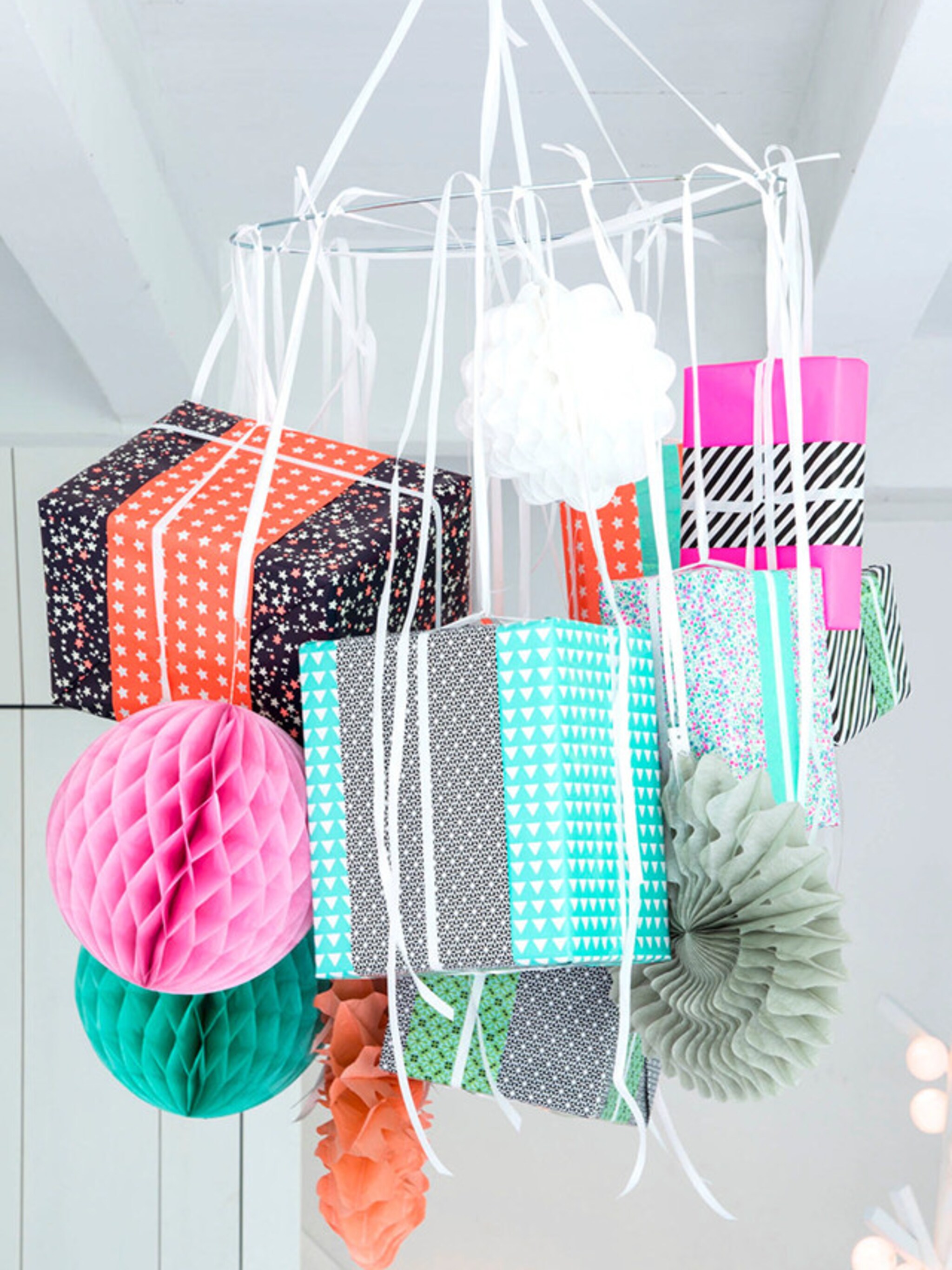 kroonluchter met cadeautjes