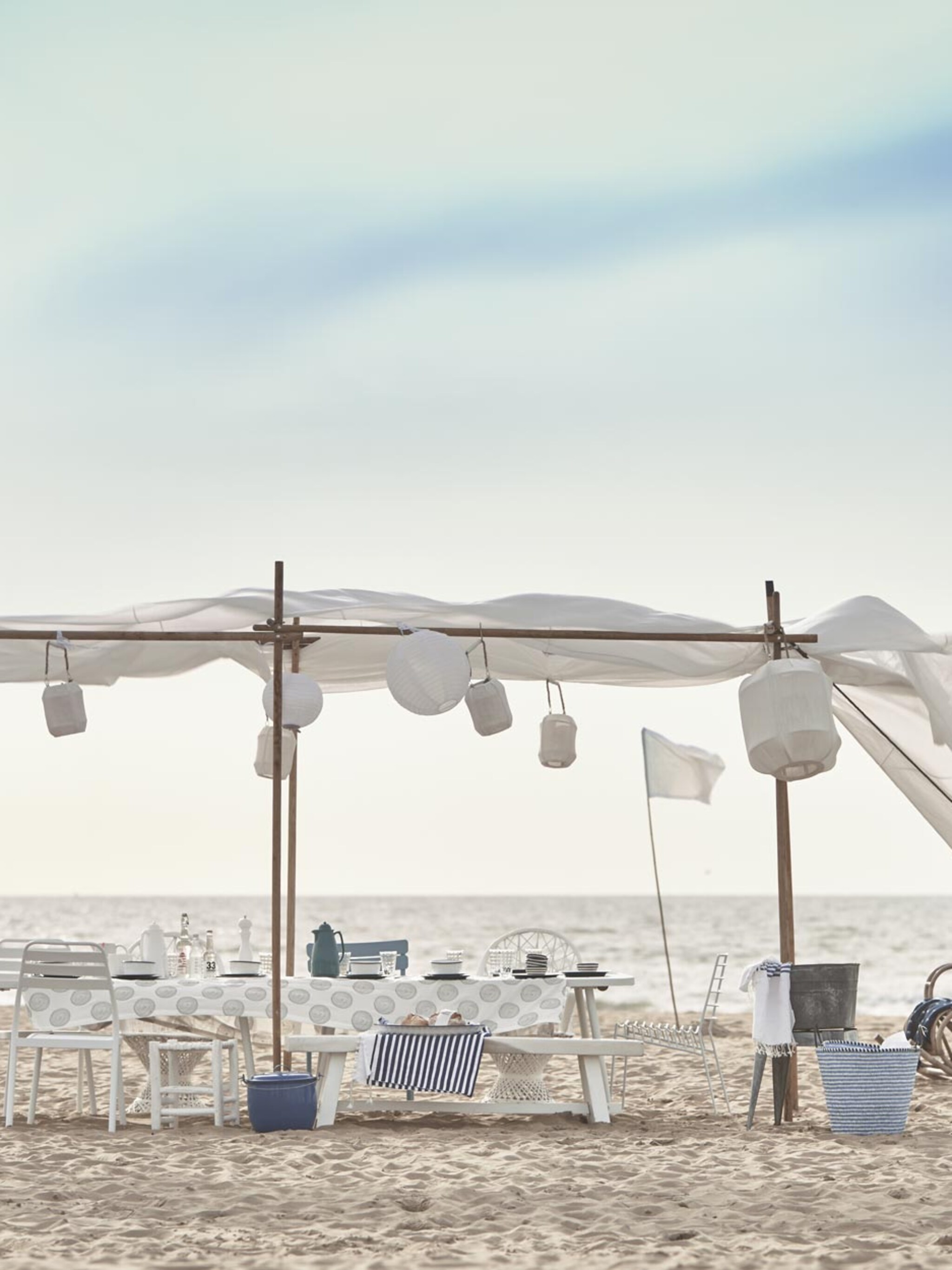 op het strand wonen