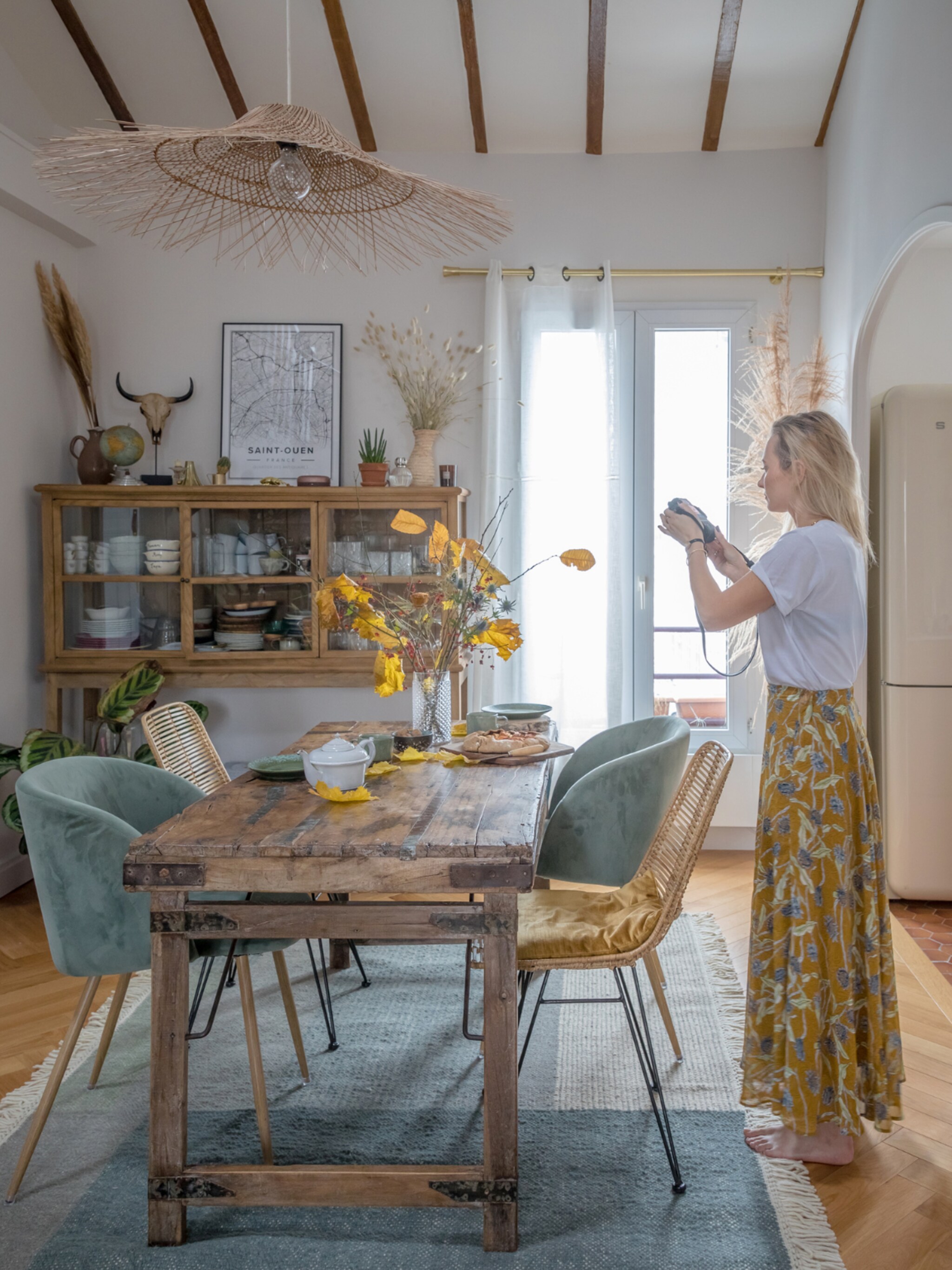 binnenkijken in een appartement met landelijke sfeer in parijs
