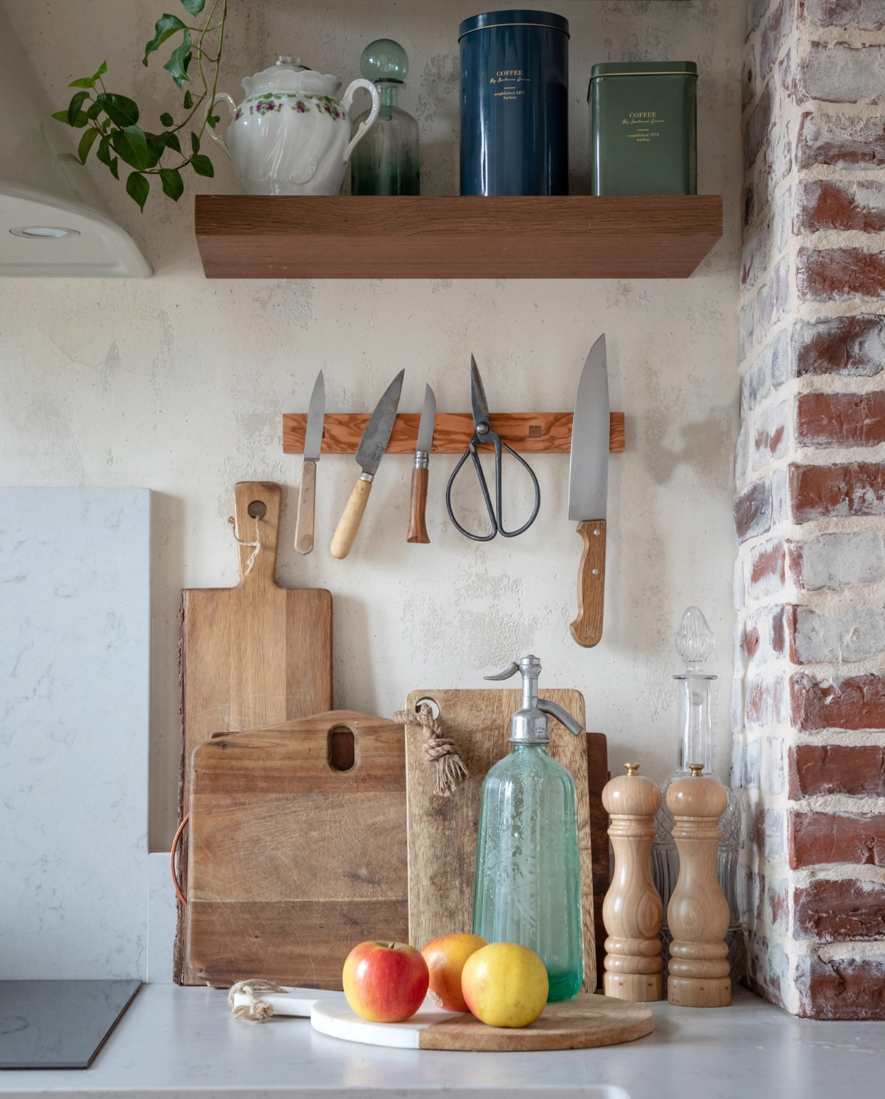 Planken @encore.design, overig van de kringloopwinkel en rommelmarkt.