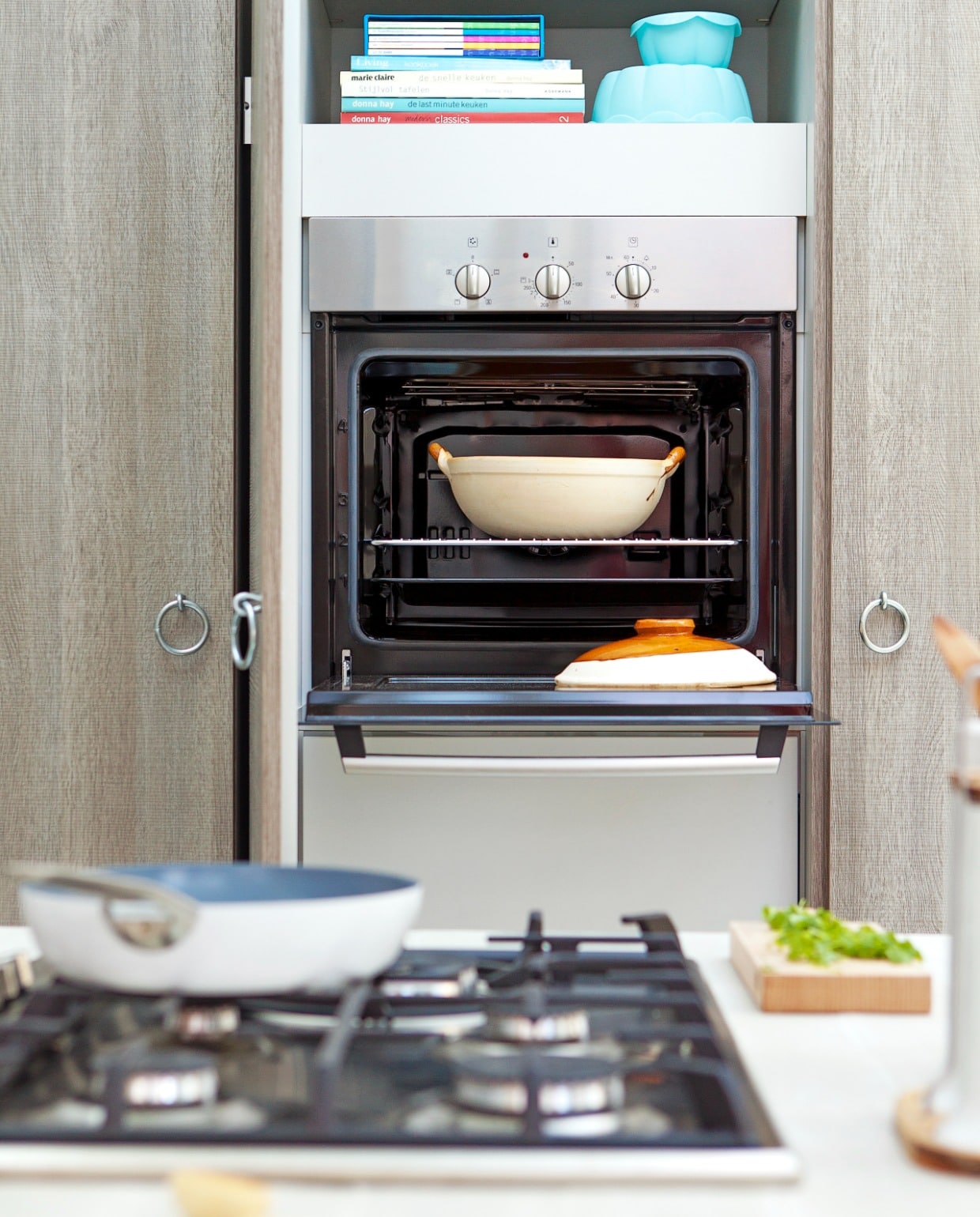 Oven schoonmaken 2012-04, Fotografie Jansje Klazinga, Styling Frans Uyterlinde