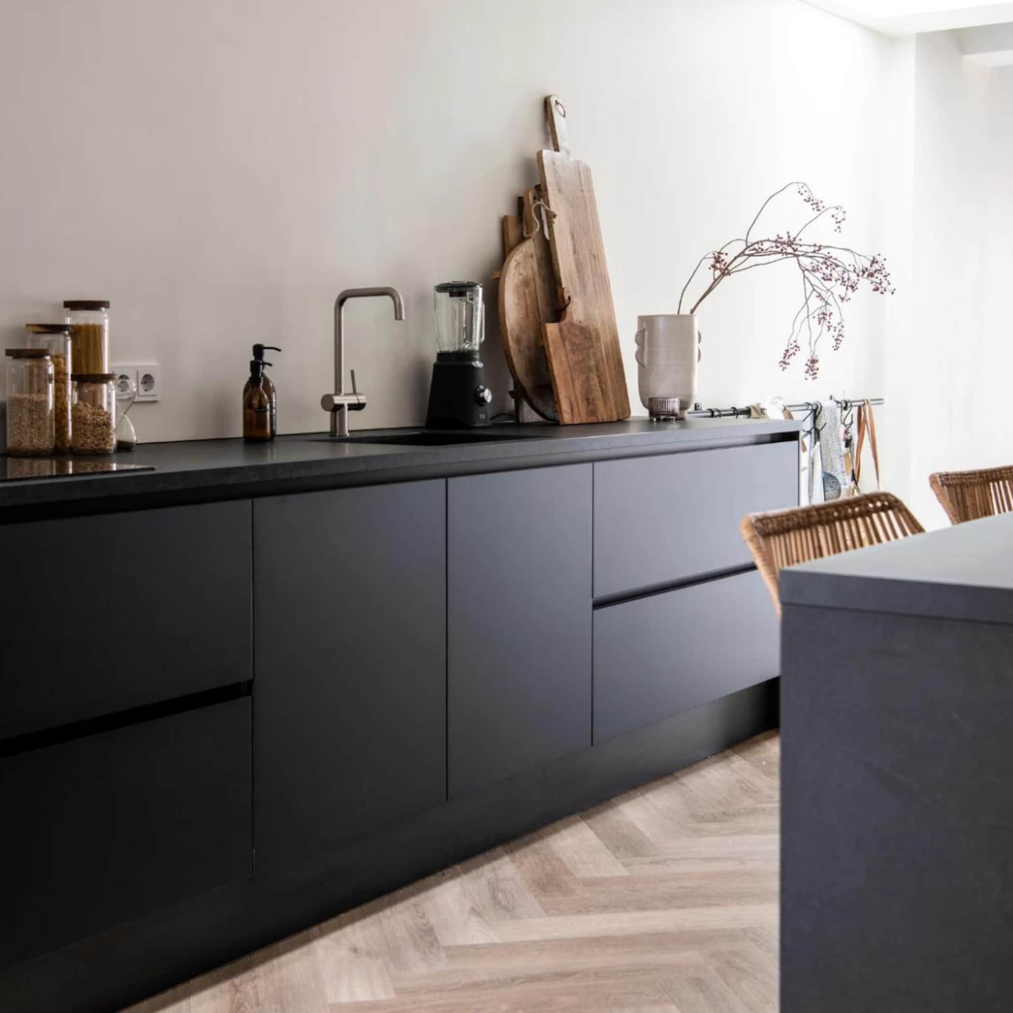 linkinbio - 20230227 - zwarte keuken