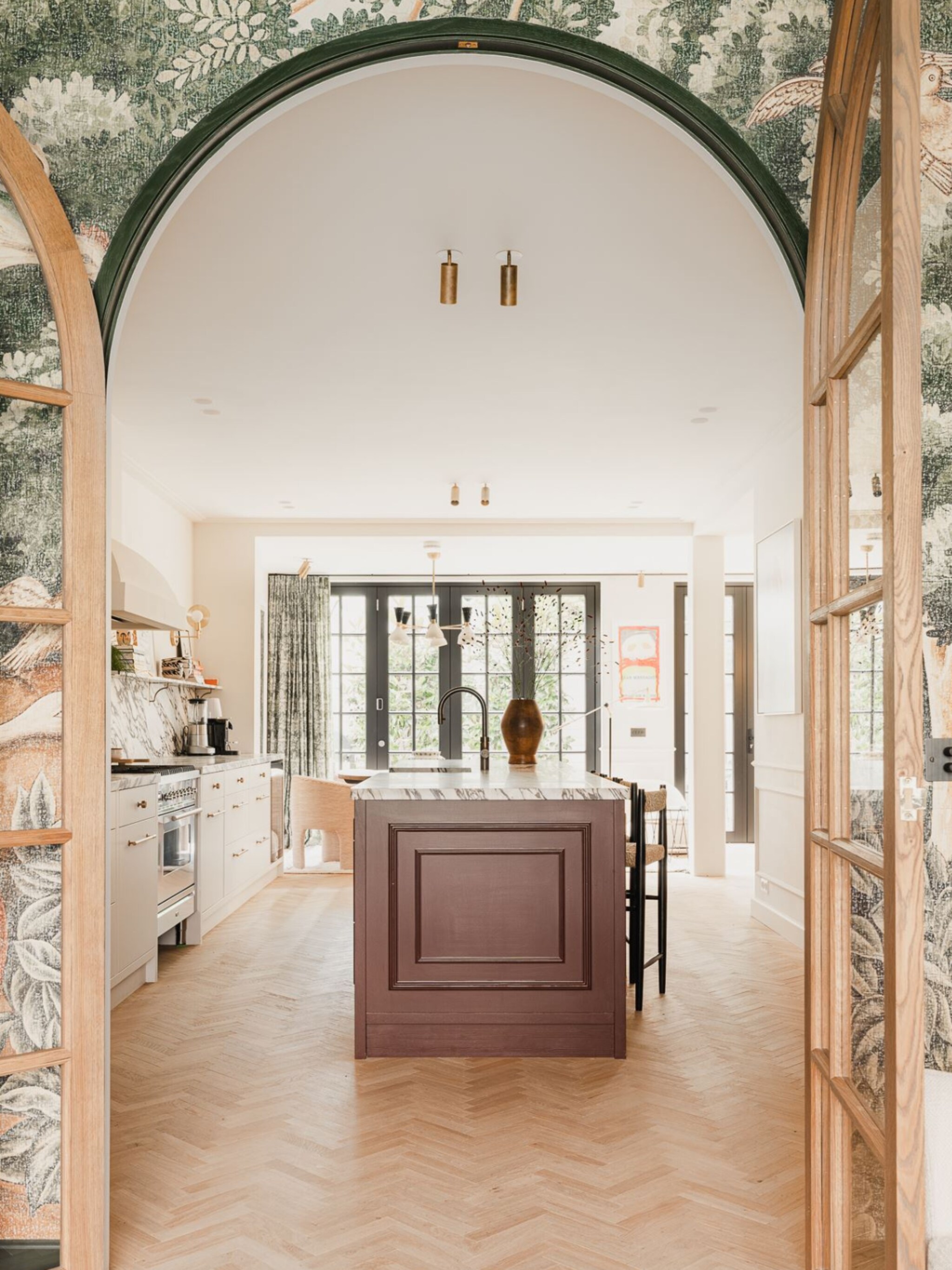 binnen gluren in een amsterdams appartement met een adembenemend interieur