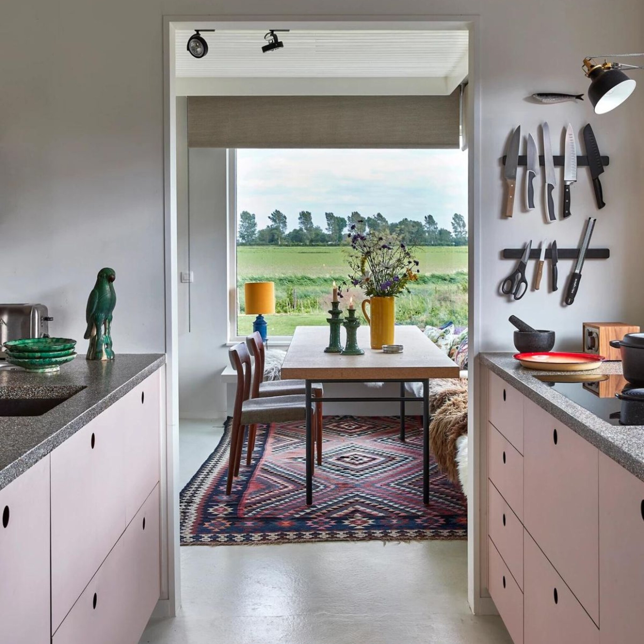 linkinbio - 20230415 - binnenkijken kleurrijk jaren 70 huis