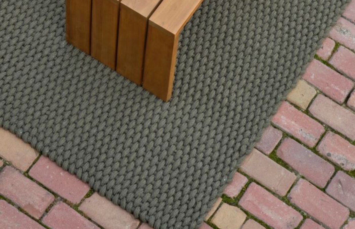 Mooi en duurzaam: een buitentapijt van gerecycleerde petflessen.