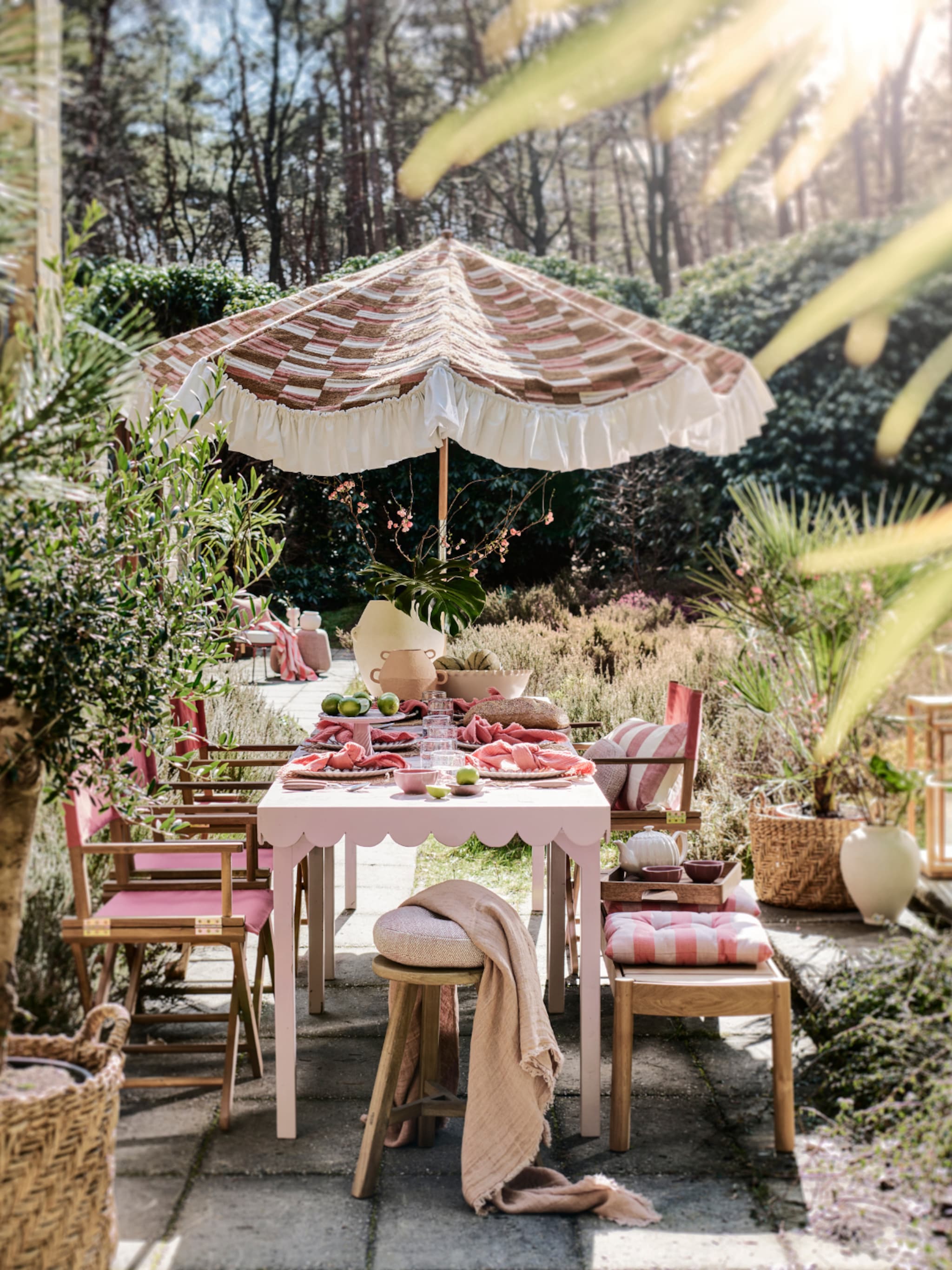 tafeltje dek je 7x zomerse must haves voor op de tuintafel