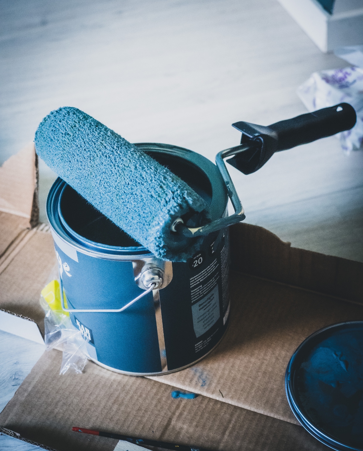 Blauwe verf, verfroller Unsplash