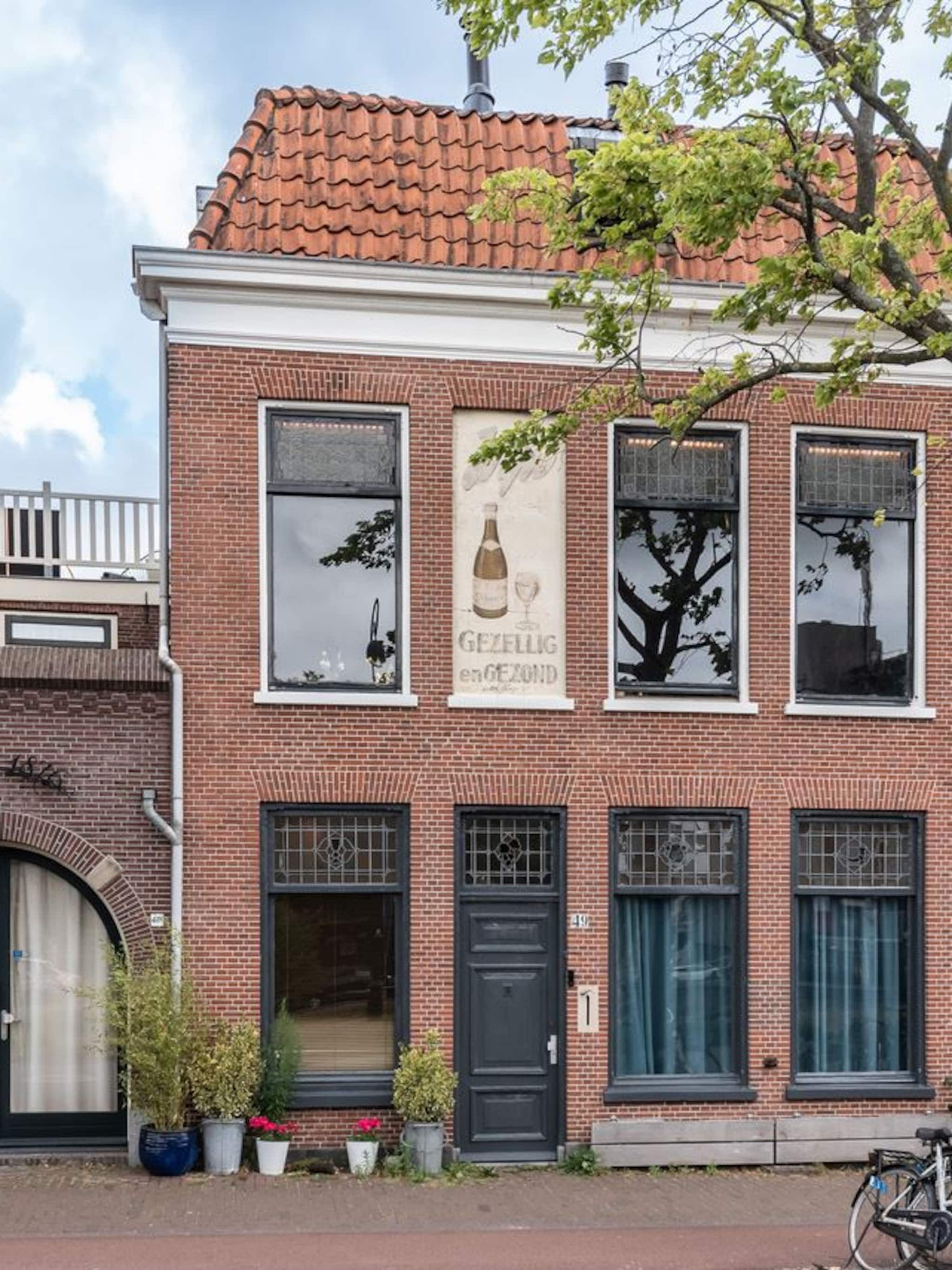 gespot knallend kleurpalet in een authentiek herenhuis uit 1885 in hartje haarlem