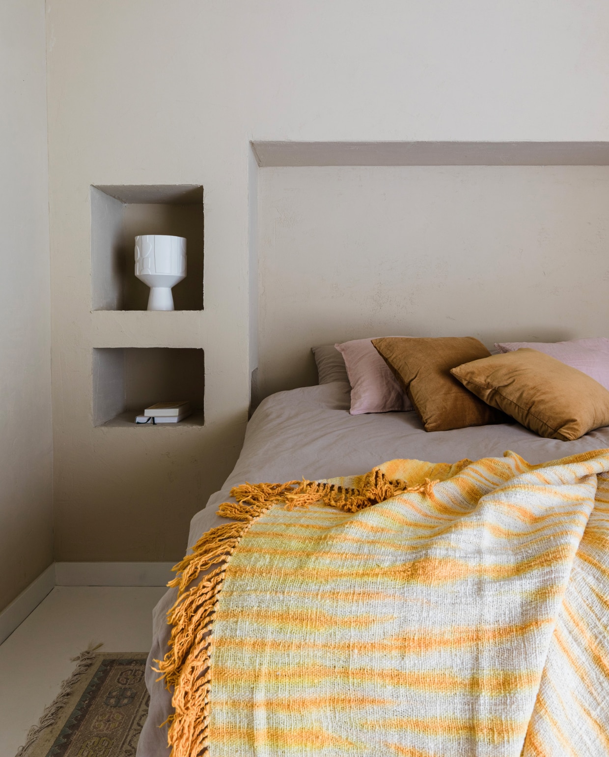 Muurverf Dadel van Flexa. Overig Coco homeliving. vtwonen 08-2023 | fotografie Corine Hoge Bavel-Jansen