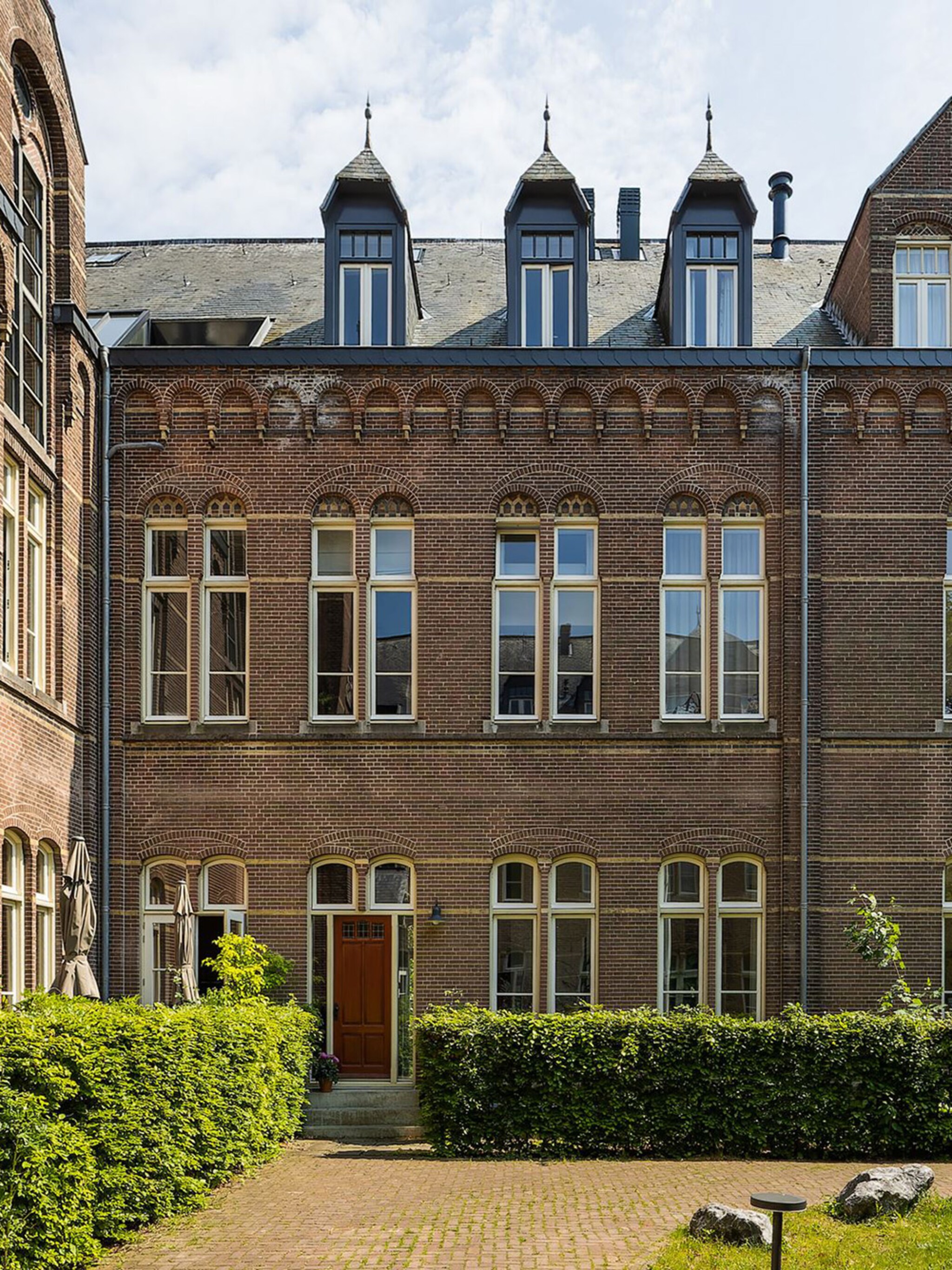 gespot wonen in een voormalig klooster met prachtige tuin
