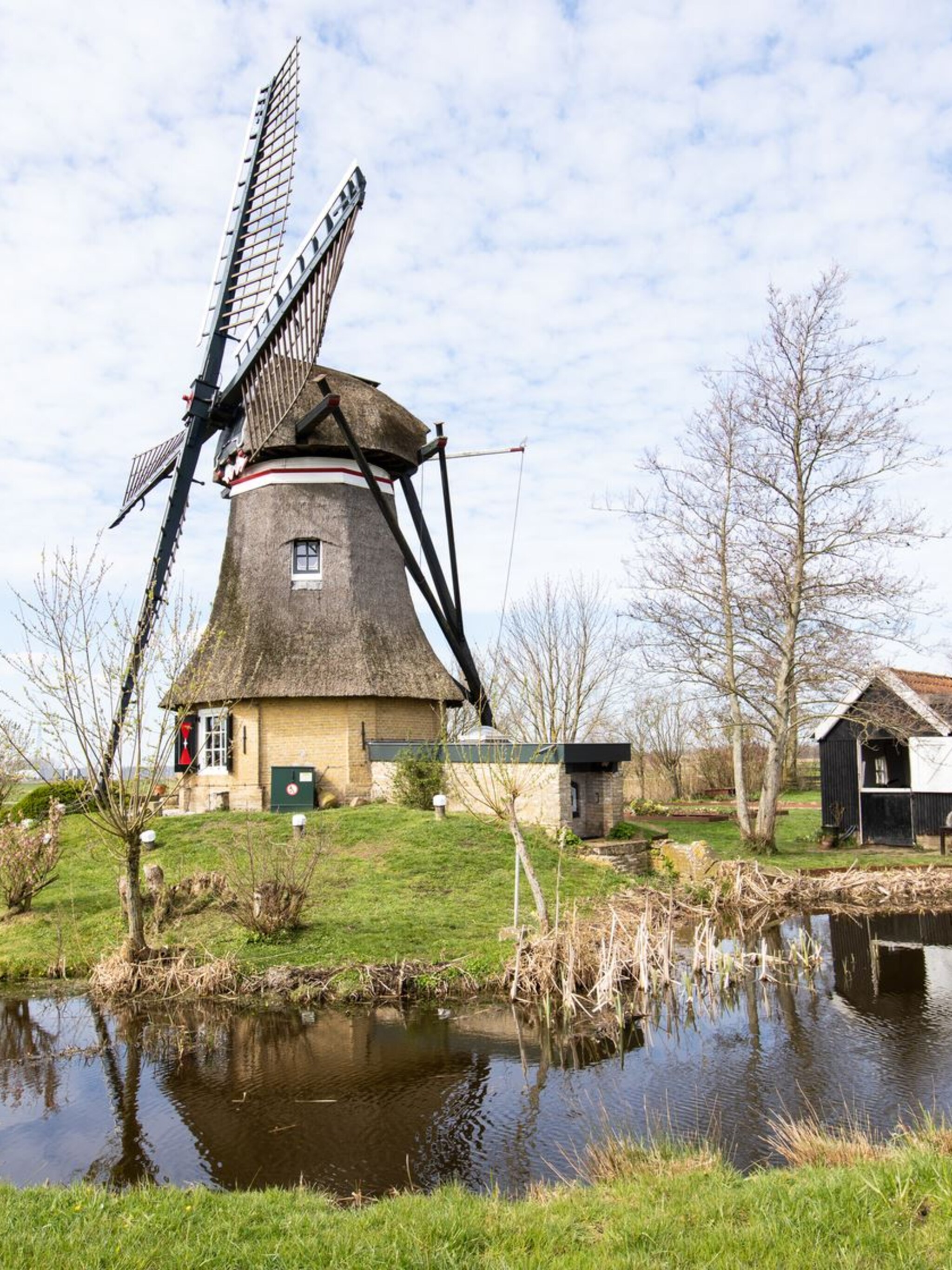 gespot hollandser dan deze omgebouwde friese molen wordt het niet