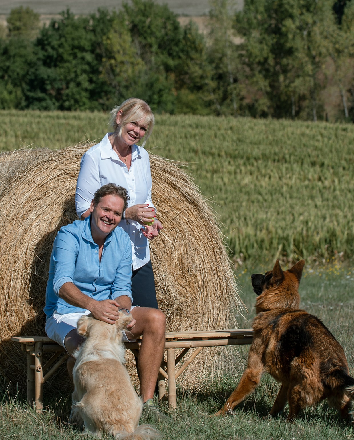 Ilse, haar partner Joseph en haar honden. vtwonen special binnenkijken 06-2023 | fotografie Ton Bouwer | productie Monique van der Pauw