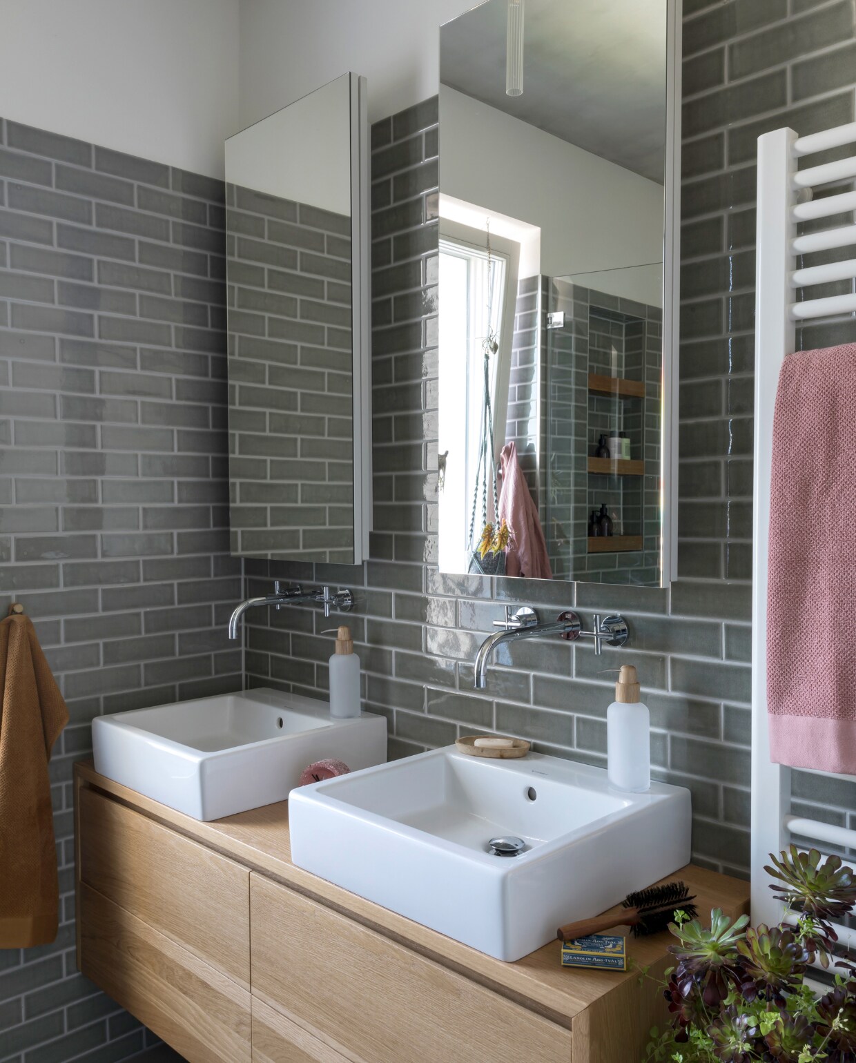Vergelijkbare tegels Marrakesh van vtwonen voor Douglas &amp; Jones. vtwonen special binnenkijken 06-2023 | productie &amp; fotografie Anne-Catherine Scoffoni | styling Raini Peters