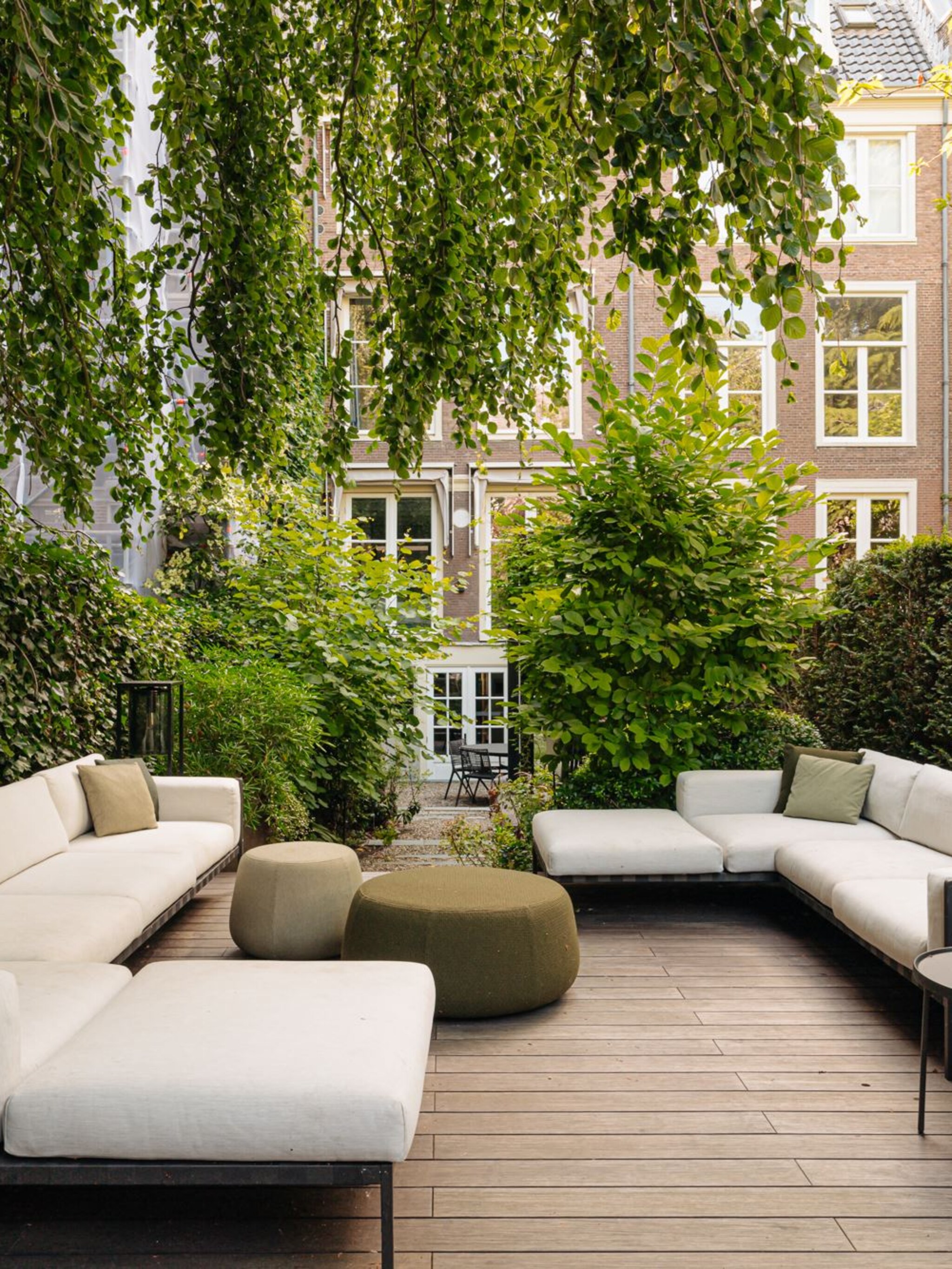 gespot dit waanzinnige amsterdamse grachtenpand lijkt net een hotel
