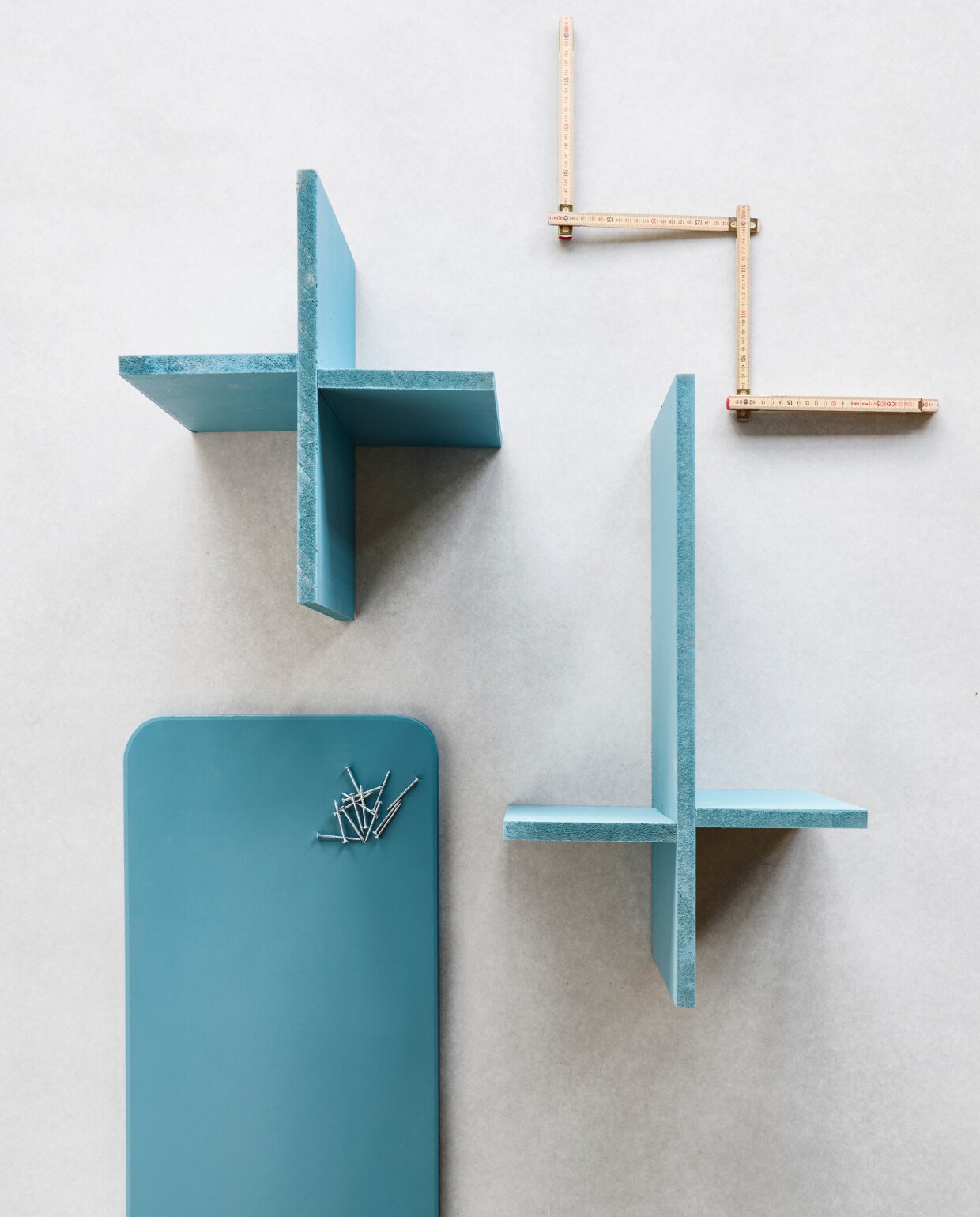 Meubelverf Air Force Blue (littlegreen.nl) Overig privébezit. vtwonen special DIY 07-2023 | styling Sanne Ketelaar | fotografie Sjoerd Eickmans