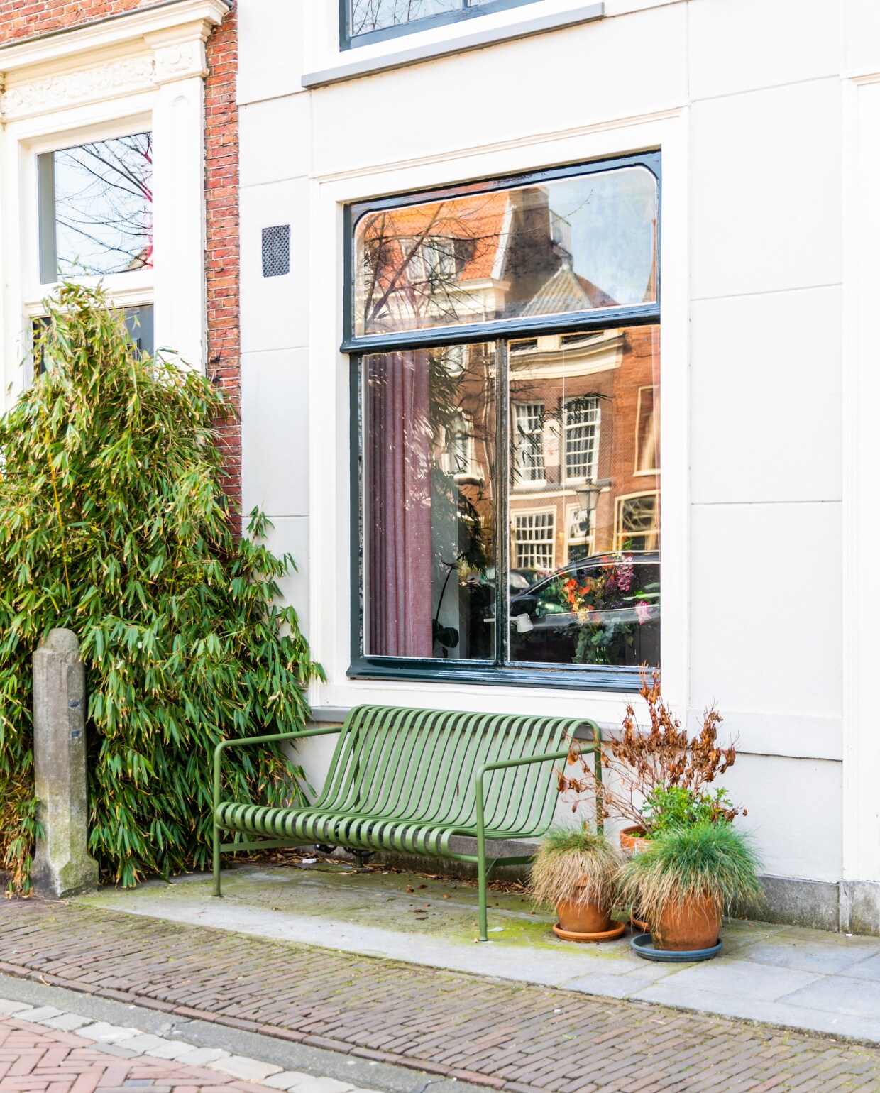 Tuinbank Hay vtwonen 10-2023 | productie CocoFeatures | fotografie Laura Emma van Geest