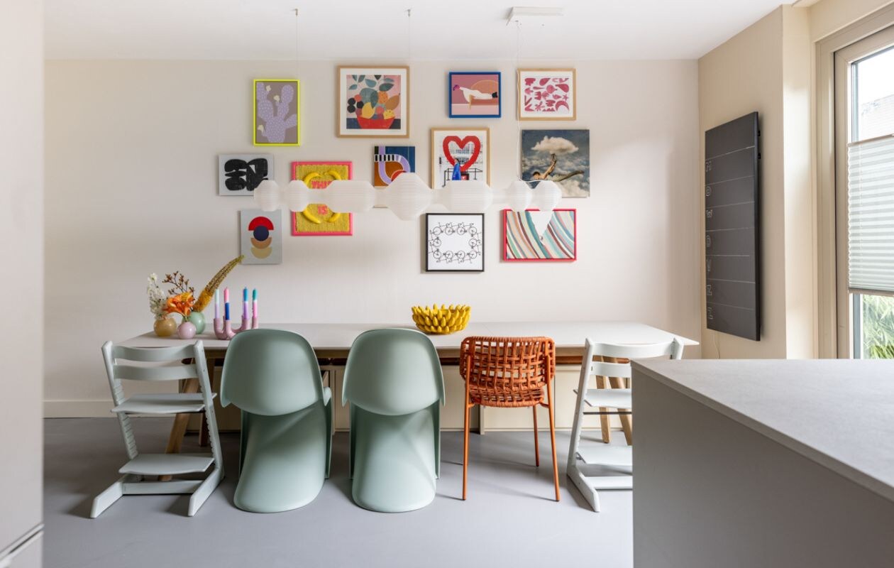 kunstmuur eethoek Uitgeest Weer verliefd op je huis aflevering 2 seizoen 19 | styling Eva van de Ven | fotografie Margriet Hoekstra