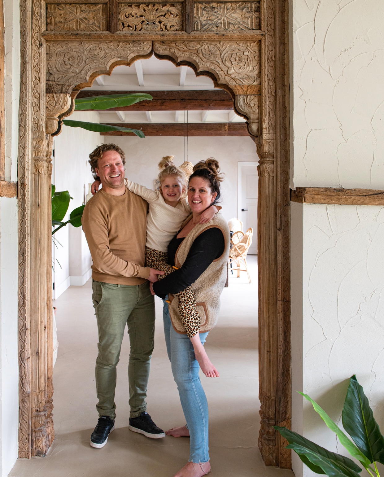 Joy, Harro en Day. vtownen 11-2023 | productie De Binnenkijkers | styling Jeske Weel | fotografie Caroline Coehorst