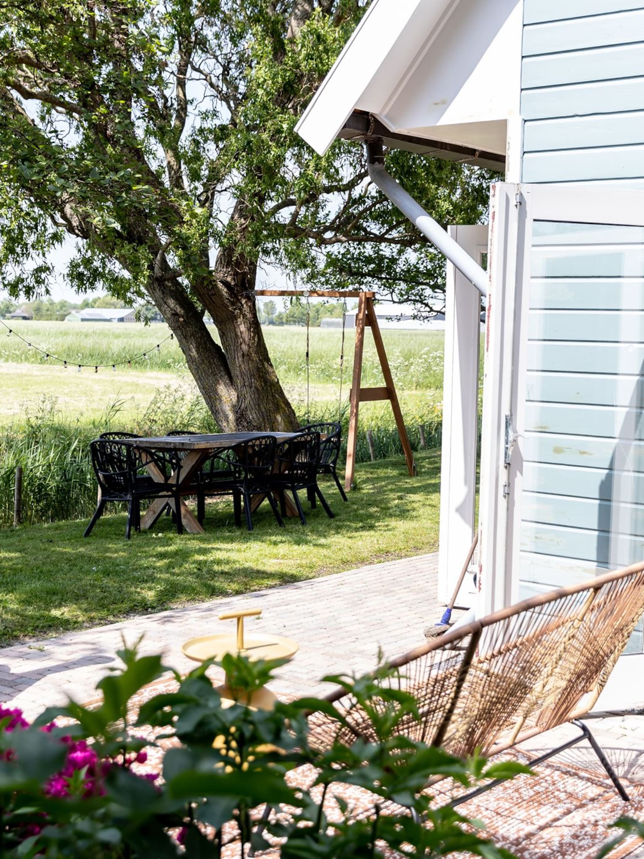 binnen gluren in een instagram waardig vakantiehuis met scandinavische look