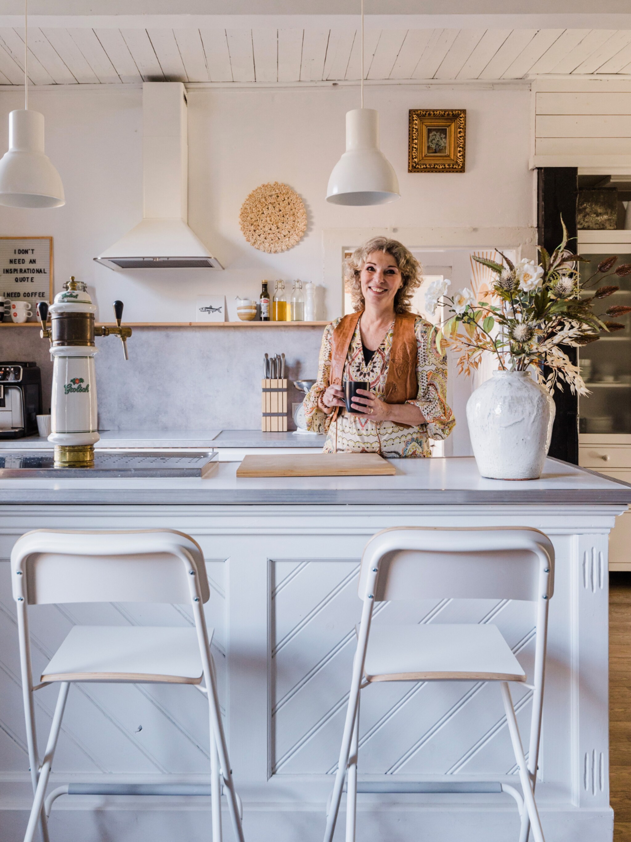 binnenkijken in een voormalig dorpscafe onze buren komen als vanouds aan de bar zitten