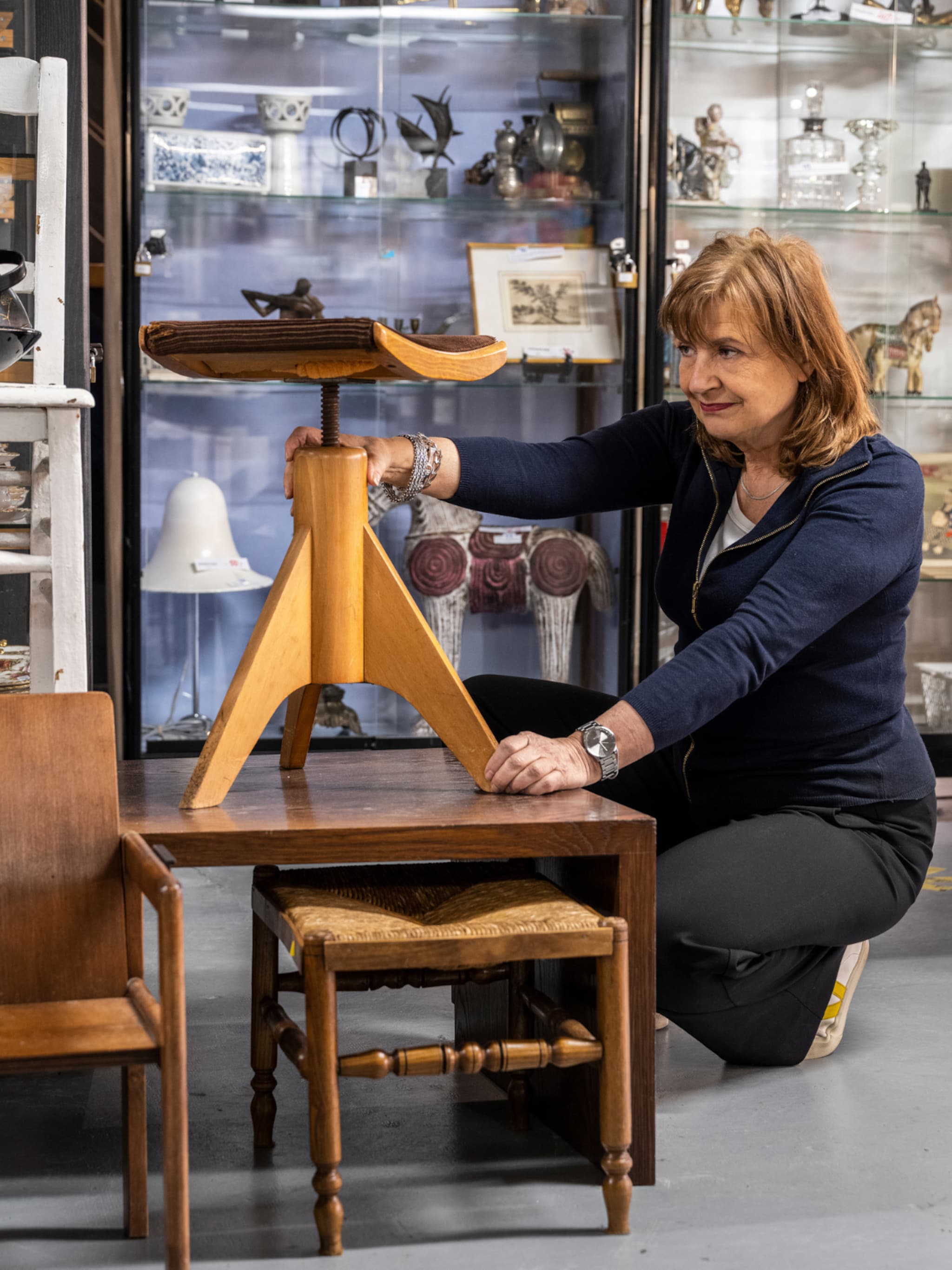 fietje transformeert vintage pianokruk tot bijzettafel de draaischroef maakt m sierlijk