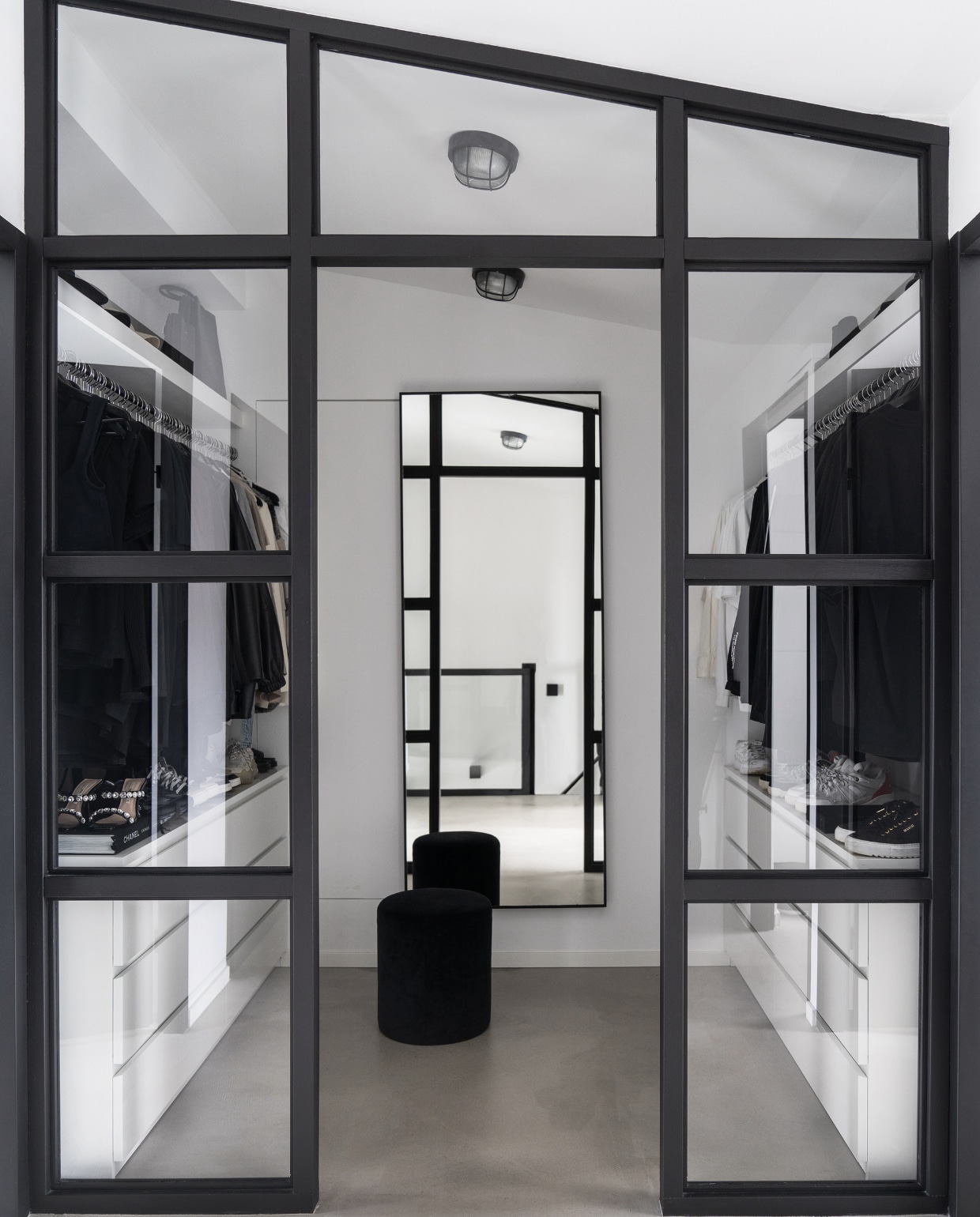 Ladekasten ikea, houten constructie zelfgemaakt. Overig onbekend. vtwonen 12-2023 | styling en fotografie Manieke Versluis