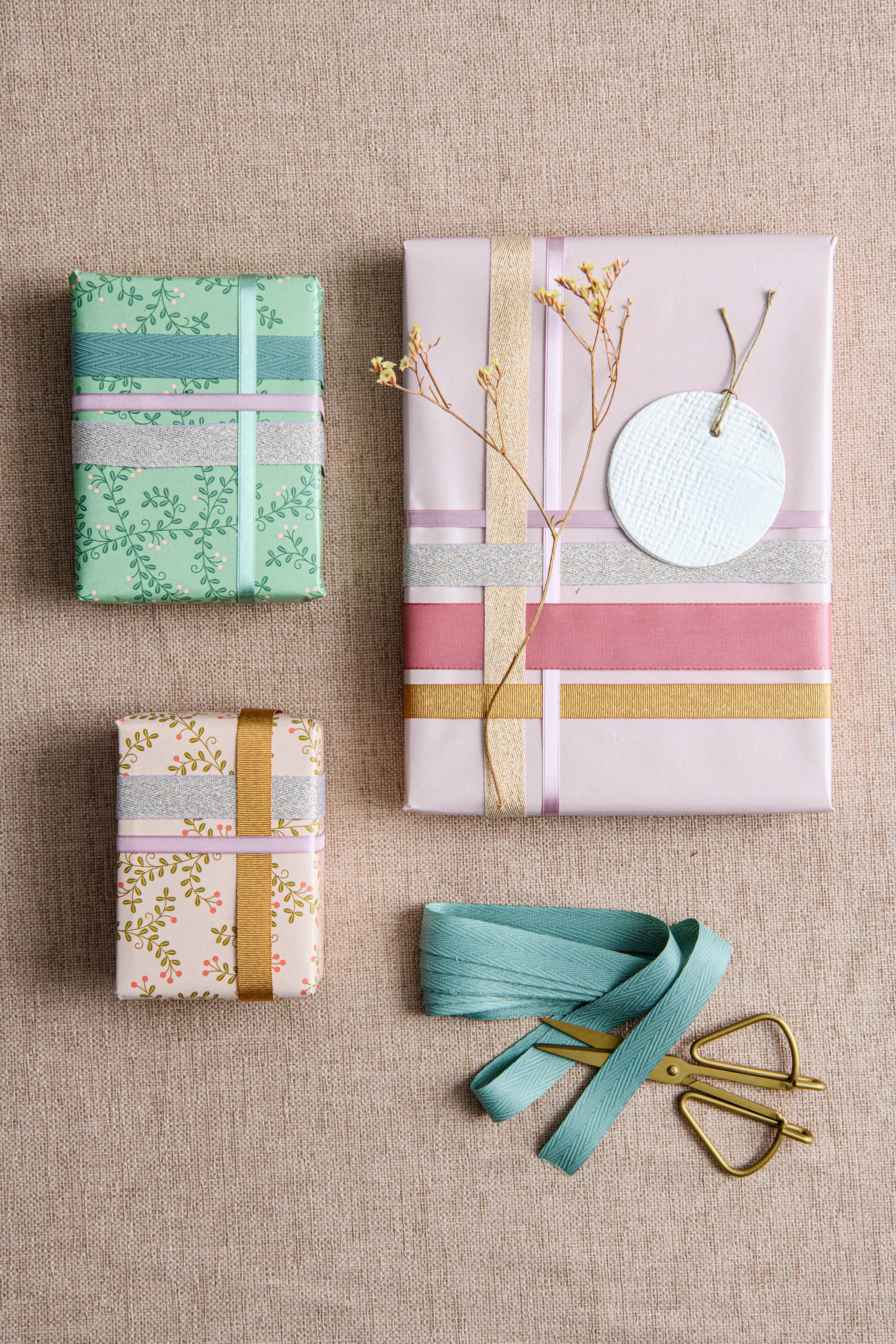 Kerstcadeaus voor haar productie Rolien van der Leeuw, Corrien Flohil | fotografie Louis Lemaire