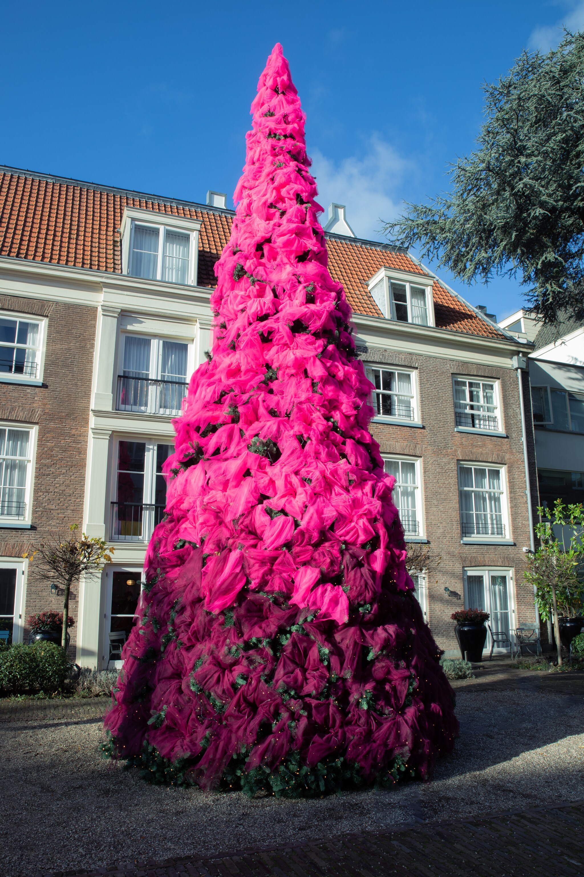 Dit keer geen jurk voor koningin Máxima maar een metershoge kerstboom Pulitzer Amsterdam | fotografie Dishtales