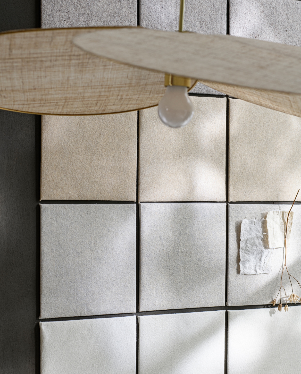 Lamp Georges (atelierhop.com). Overig privébezit. vtwonen DIY 7 | styling Myla Griese | fotografie Louis Lemaire