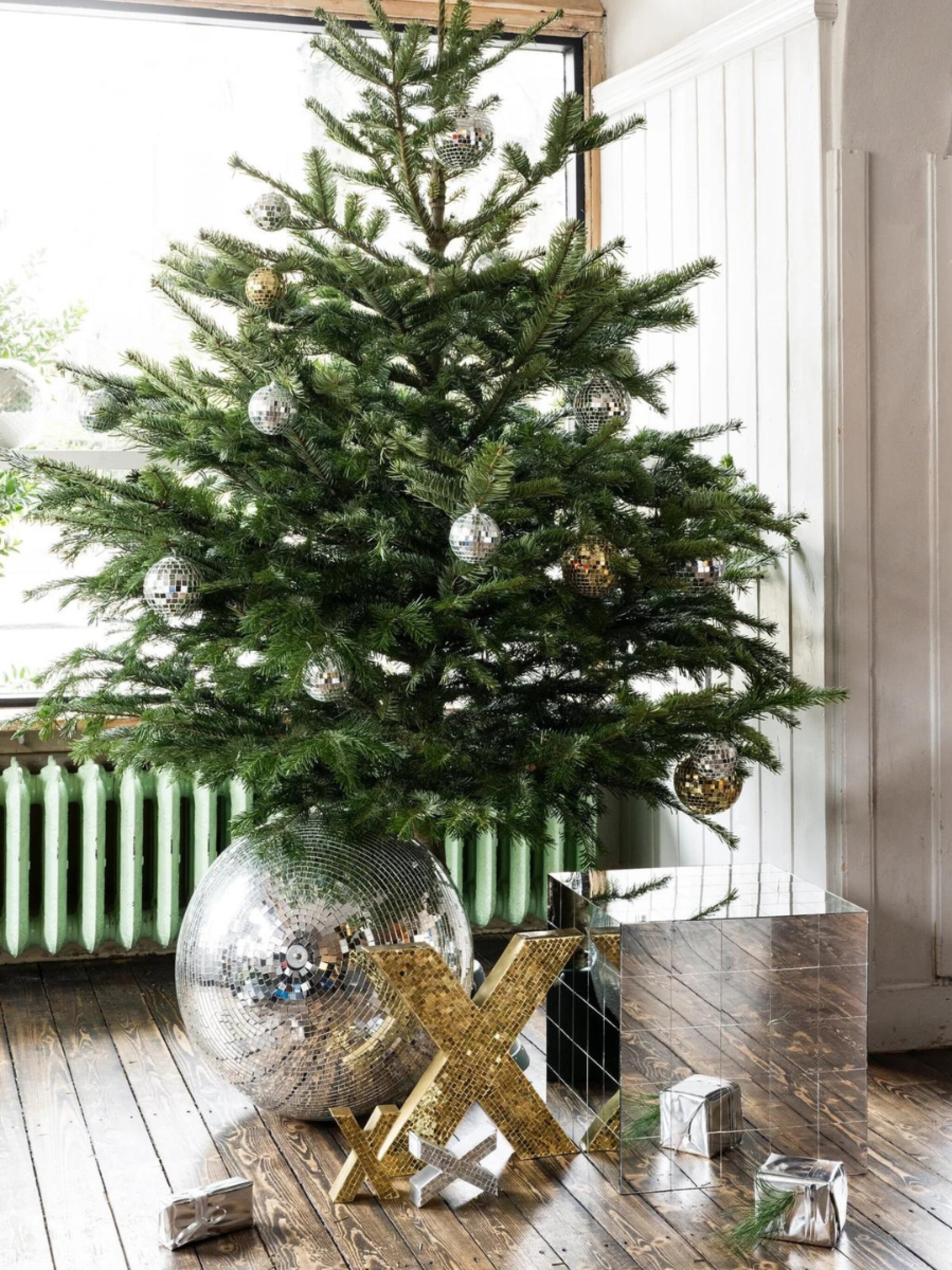 zo voorkom je naalduitval bij kerstbomen