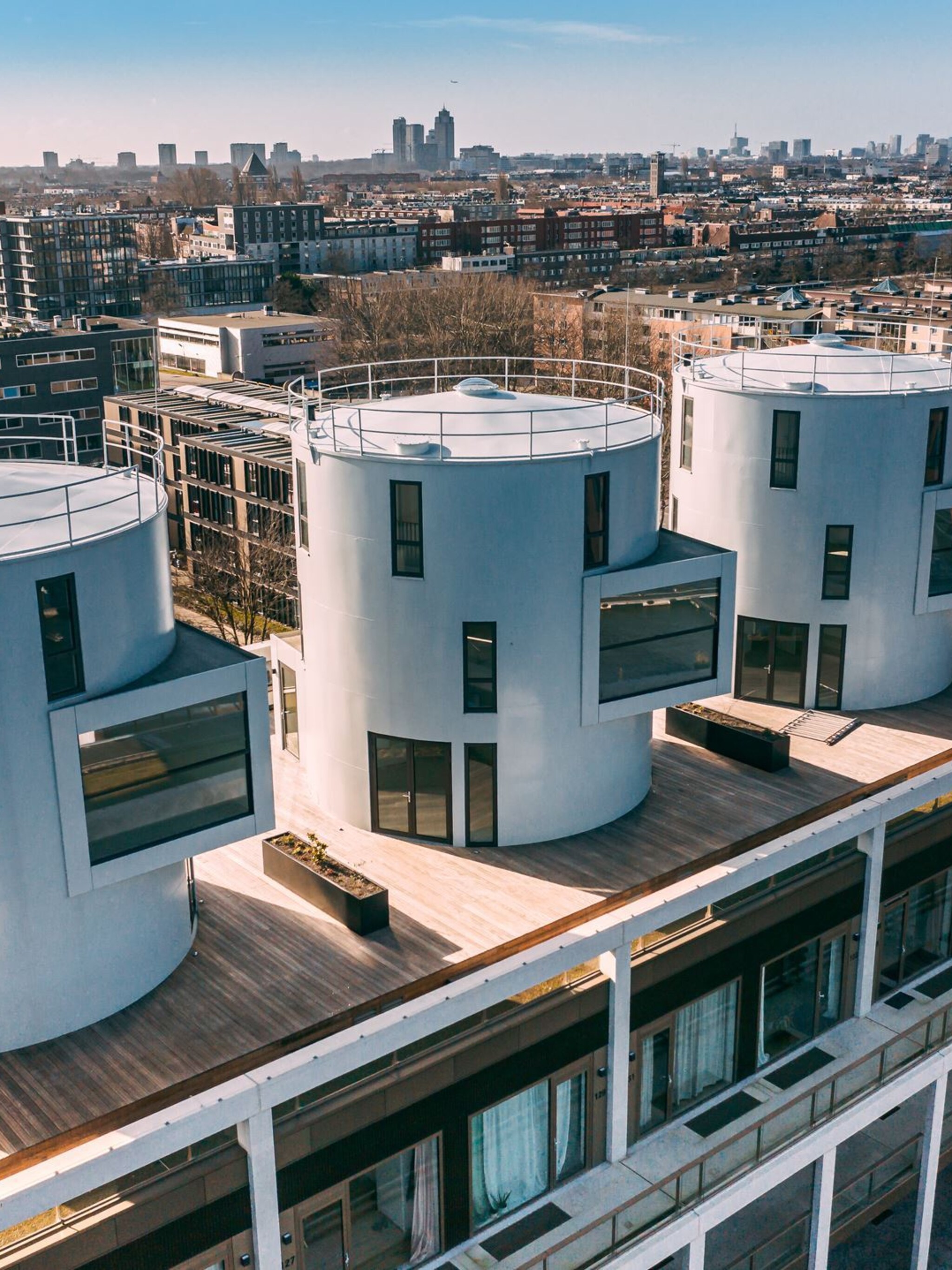 gespot wonen in een wijnsilo met prachtig uitzicht