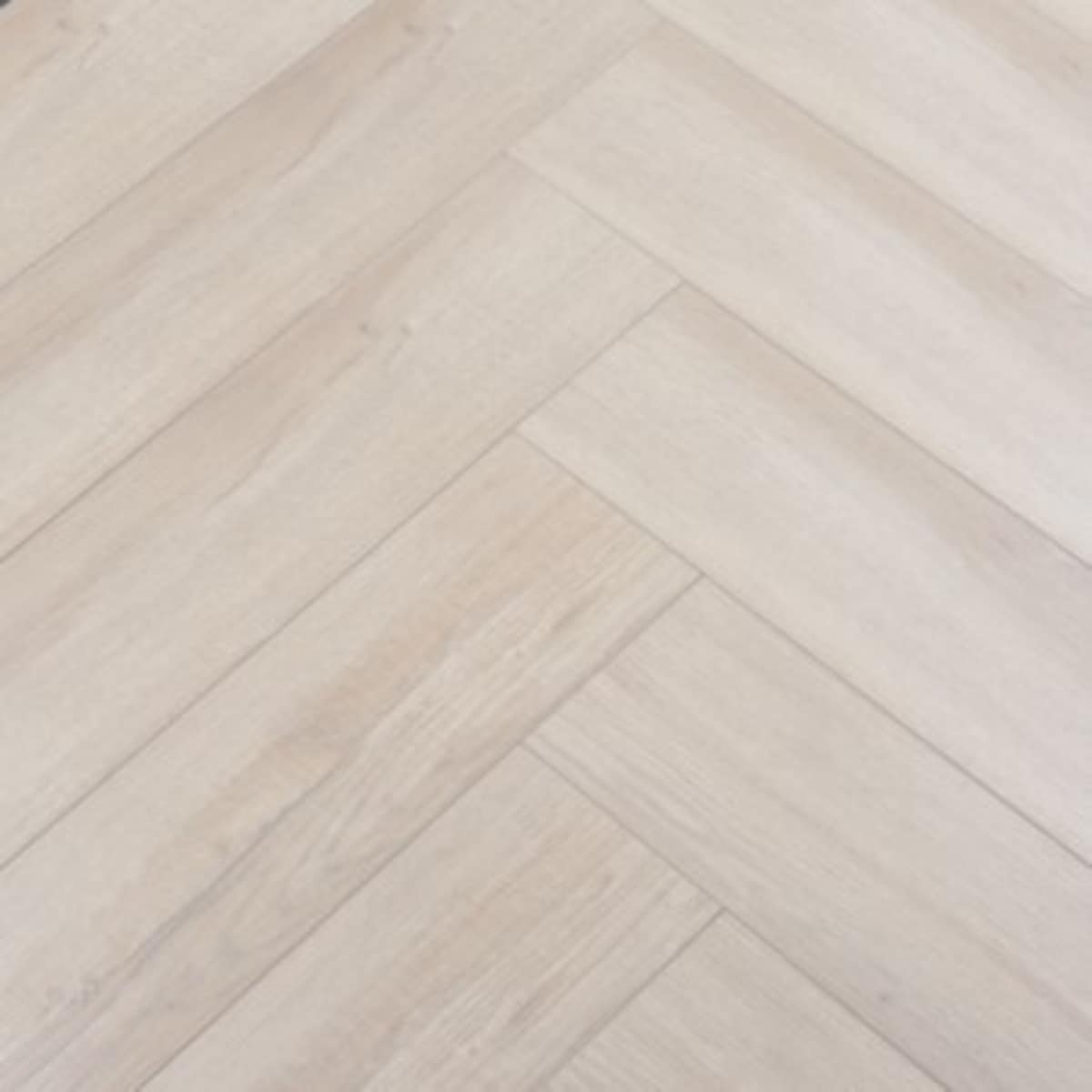 Laminaatvloer visgraat Board vergrijsd, lamel 65,5x13,3x0,8 cm, met groef, per m² € 34,99. vtwonen 01-2024 | productie Tanja Saarberg | styling Kim van Rossenberg | fotografie Sjoerd Eickmans/Peggy Janssen