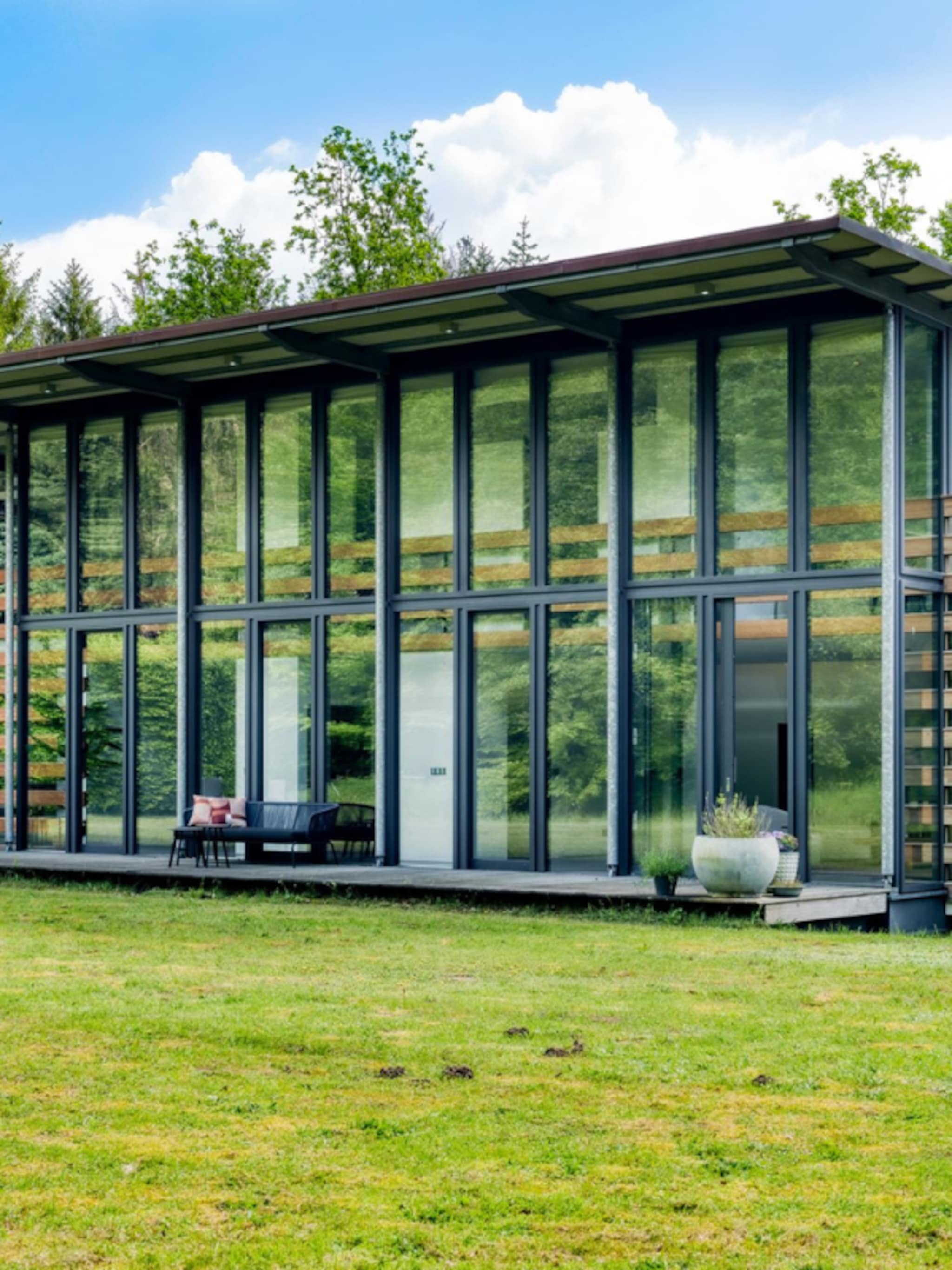 gespot waanzinnig wonen in een villa met glazen muren