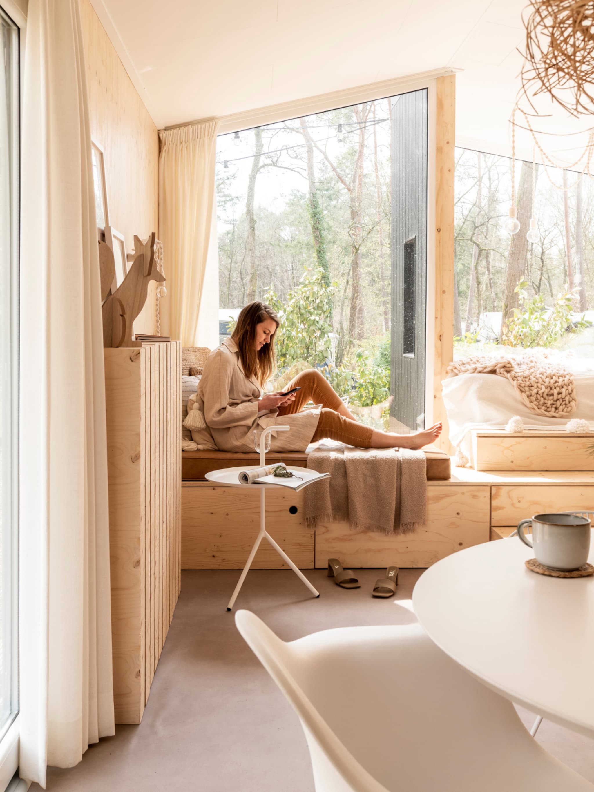 binnenkijken in een tiny house in de bossen dit is de plek om helemaal tot rust te komen