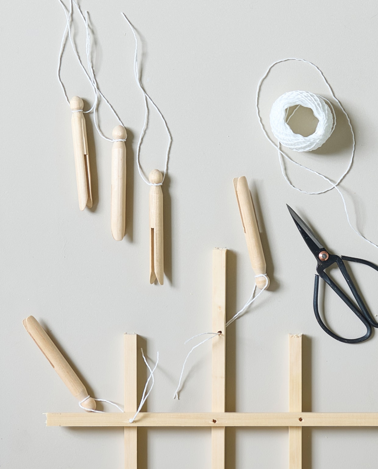 Latjes Gamma, wasknijpers Dille en Kamille, overig privé bezit. vtwonen special DIY 8-2023 | styling Kelly van Gendt, Corrien Flohil | fotografie Sjoerd Eickmans