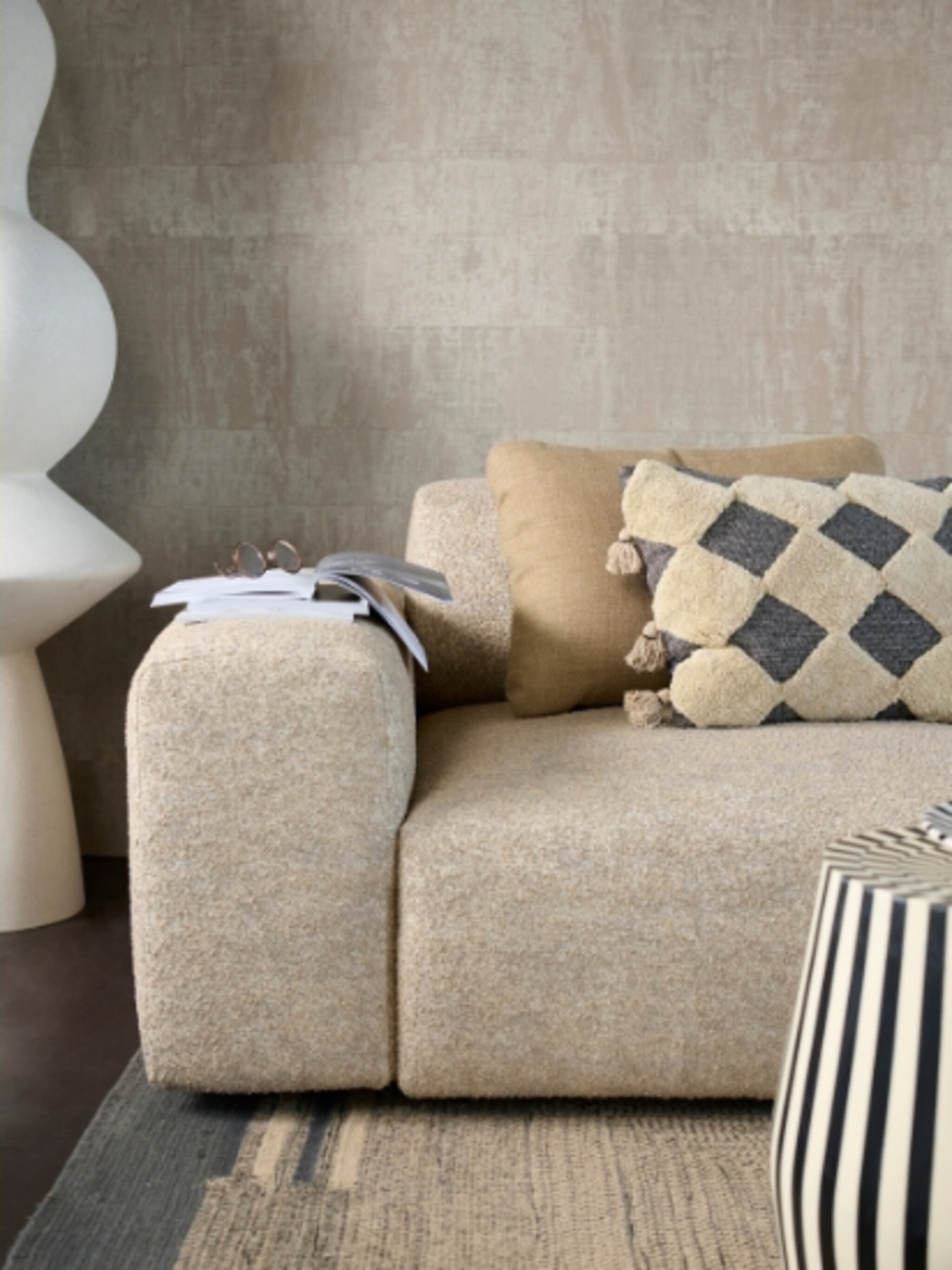 fan van warme neutrals ga aan de slag met dit stijladvies voor de woonkamer van vtwonen stylist marianne