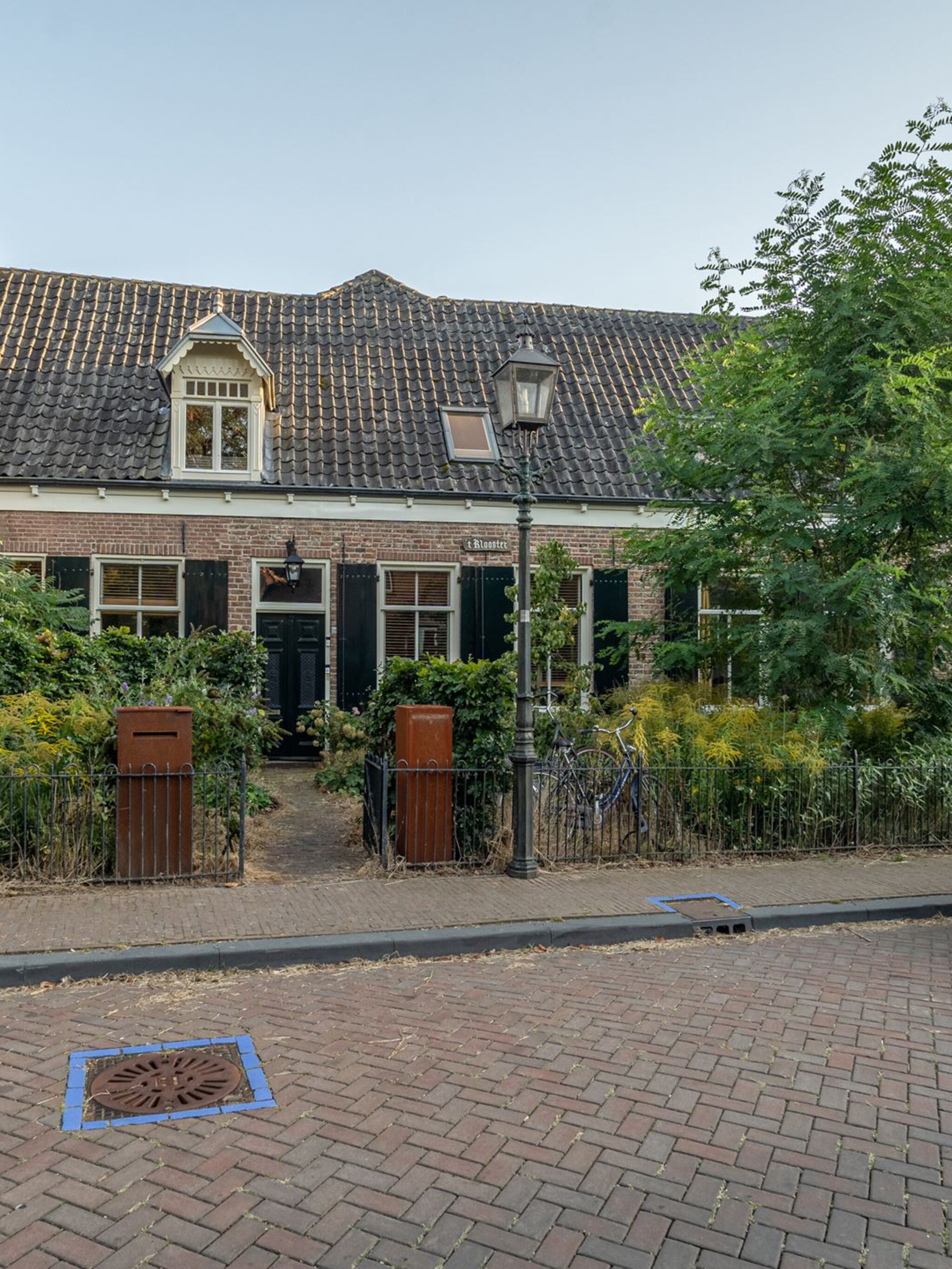 gespot een rijksmonumentale woonboerderij met authentieke houten balken