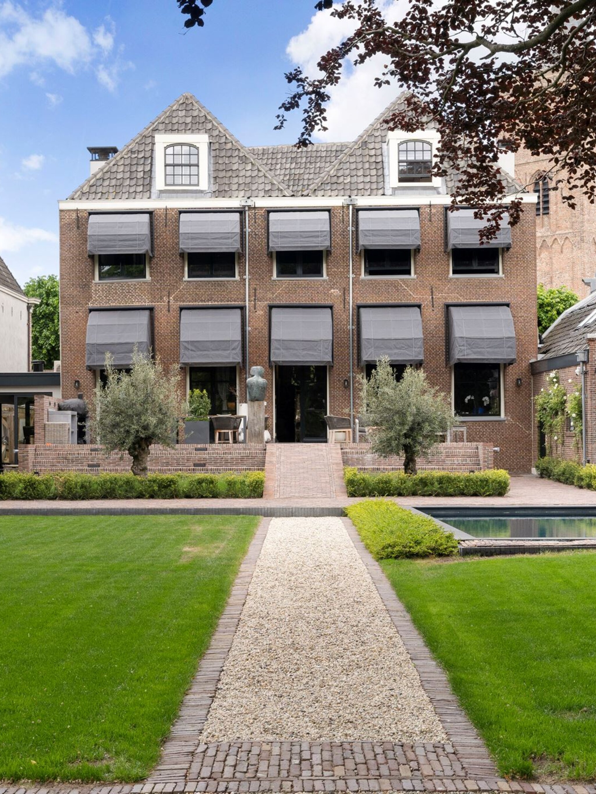 gespot landelijk chic patriciershuis met gouden details in noordwijk