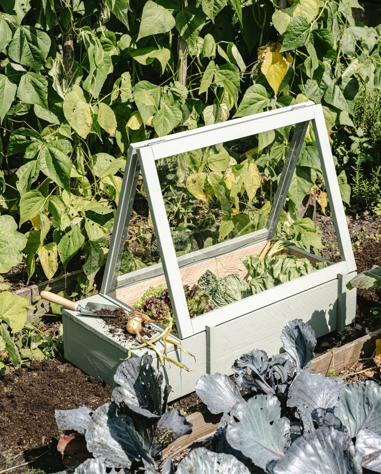 Schep € 7,29 (tuinland.nl). vtwonen tuin special 09 | productie Corrien Flohil | styling Moniek Visser | uitvoering Johan Snoodijk | fotografie Denise Pronk