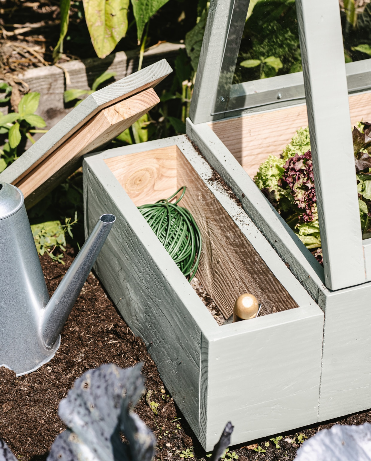 Schep € 7,29 (tuinland.nl). vtwonen tuin special 09 | productie Corrien Flohil | styling Moniek Visser | uitvoering Johan Snoodijk | fotografie Denise Pronk