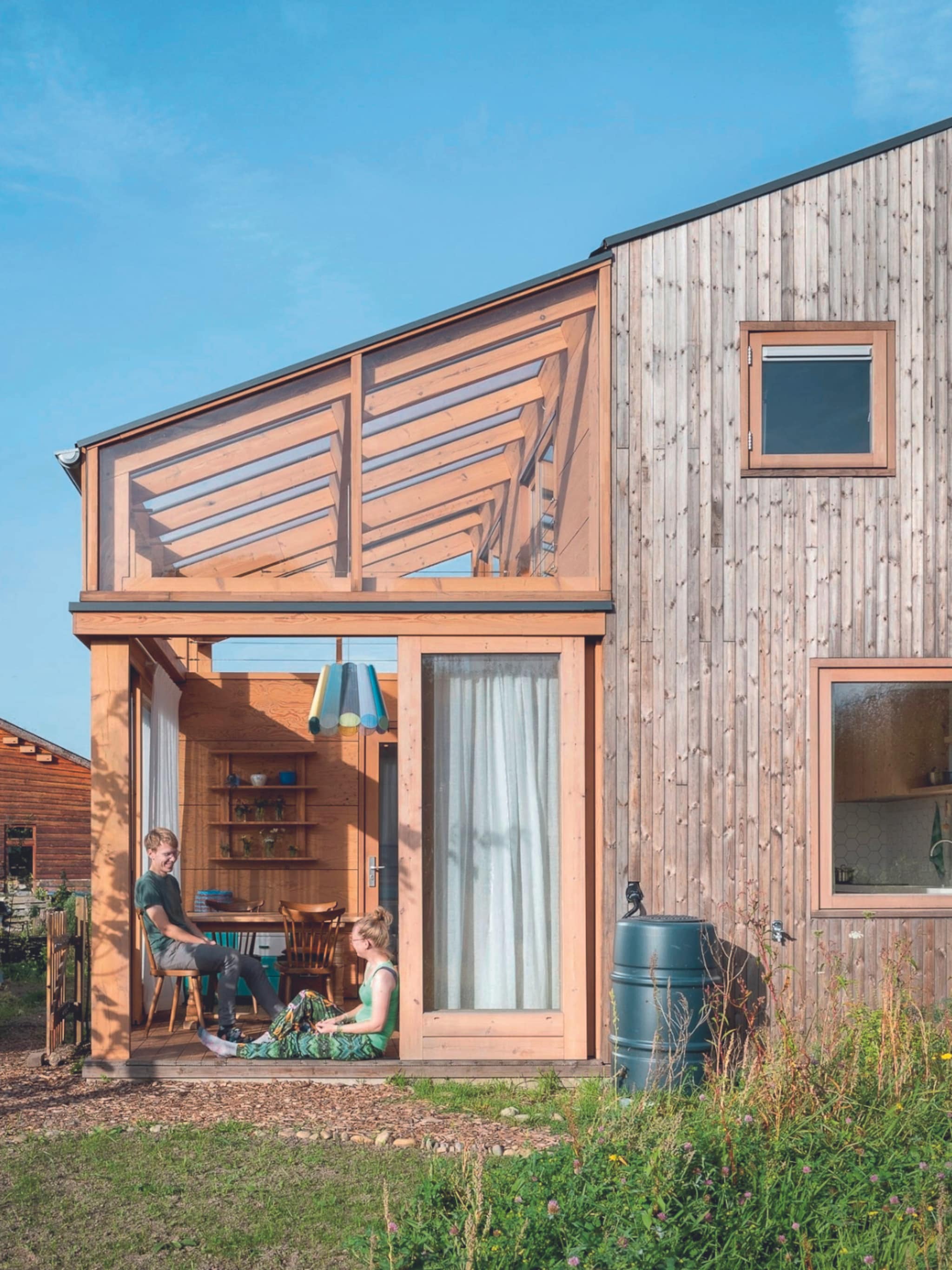 binnenkijken in een duurzaam tiny house groen ruimtelijk en praktisch