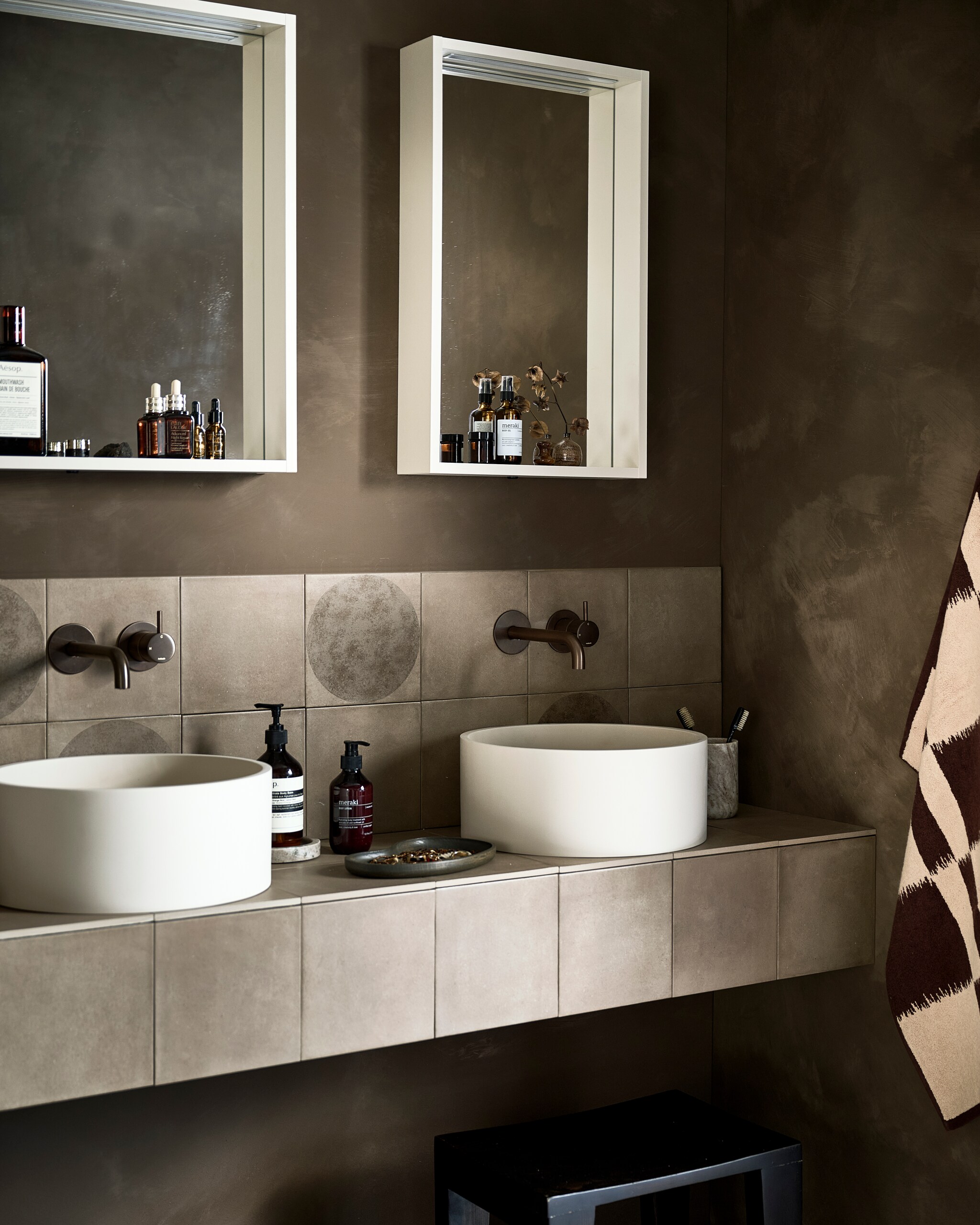 vtwonen huiscollectie badkamers en binnentegels. Styling: Kim van Rossenberg; fotografie Sjoerd Eickmans fotografie: Sjoerd Eickmans styl