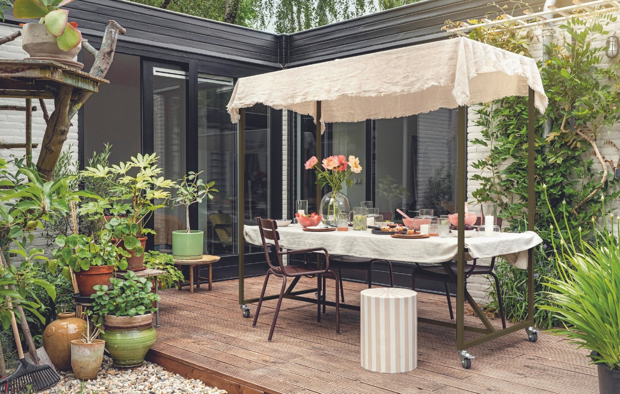 Deze checklist voor een tuinfeest wil je hebben: van thema tot tafelsetting vtwonen 06-2024 | fotografie Stan Koolen | styling  en productie Tanja Saarberg