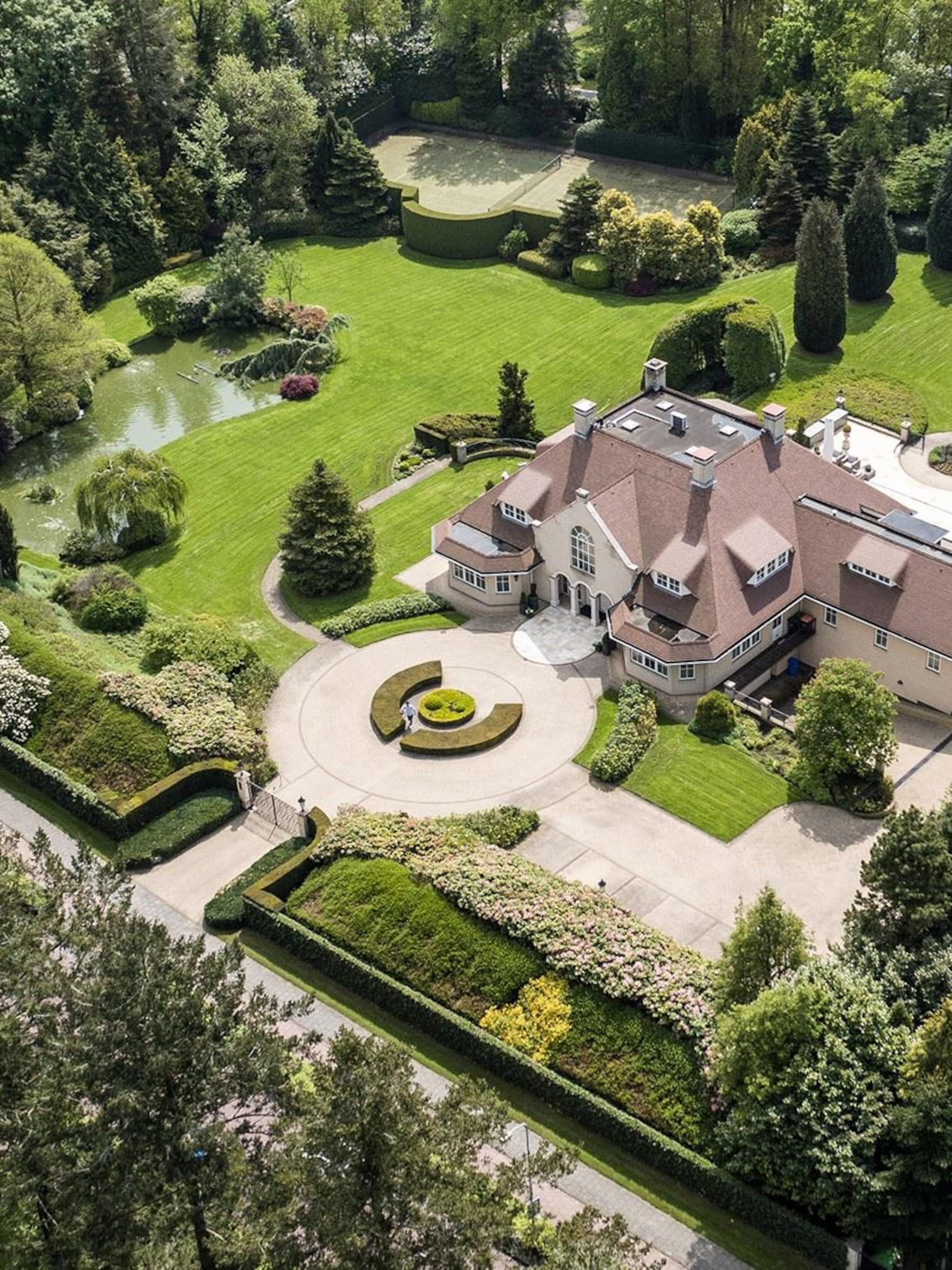 gespot op deze villa in laren wordt massaal geklikt en we snappen wel waarom