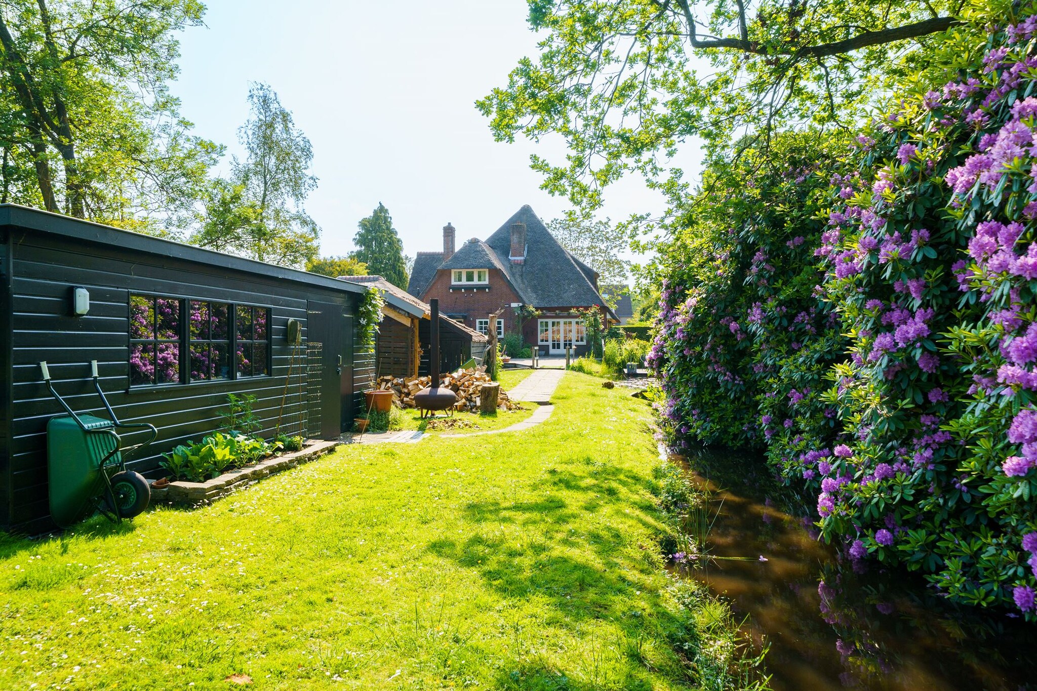 Funda-parel: Vakantie In Eigen Tuin Was Nog Nooit Zó Treffend