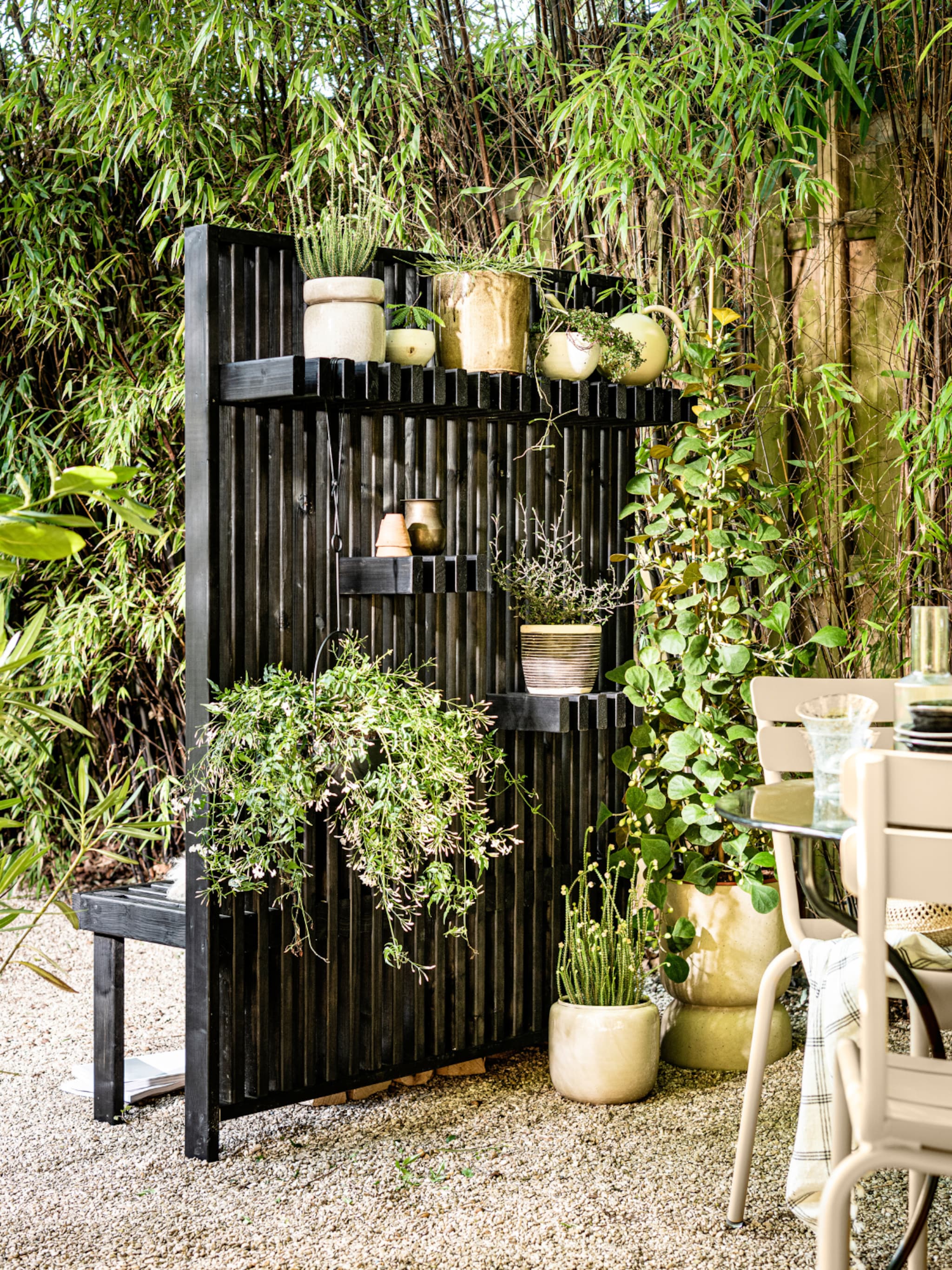 groene vingers tuingereedschap en essentials om de tuin zomerklaar mee te maken