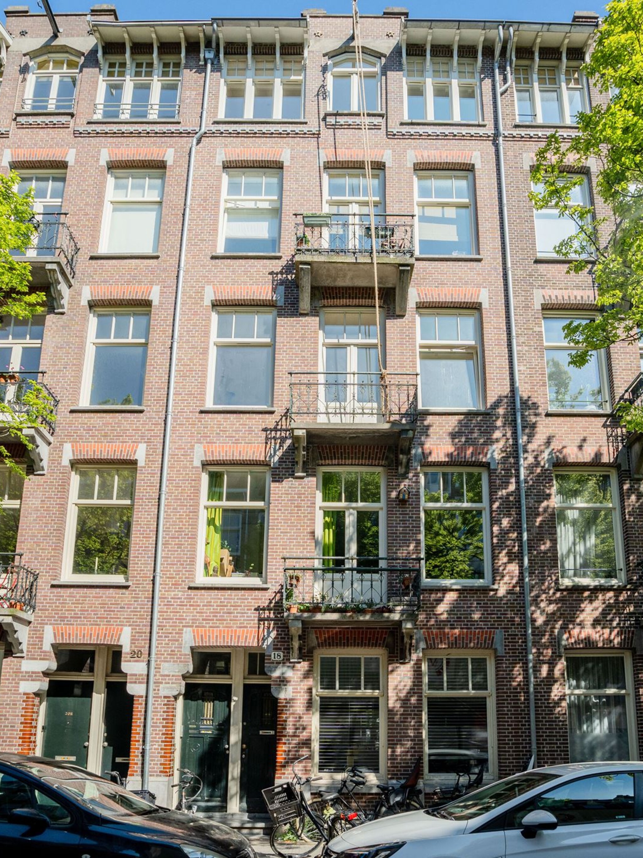 gespot roddelkoningin yvonne coldeweijer zet haar moderne appartement te koop
