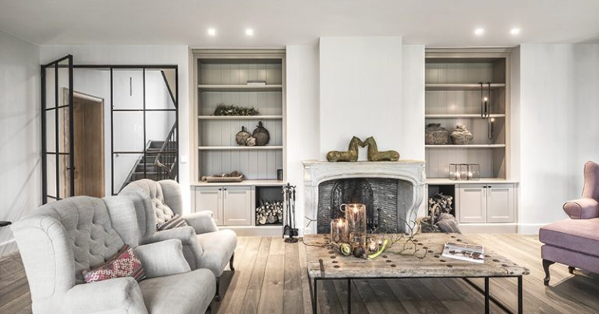 Binnenkijken in landelijke villa met mix klassiek en modern