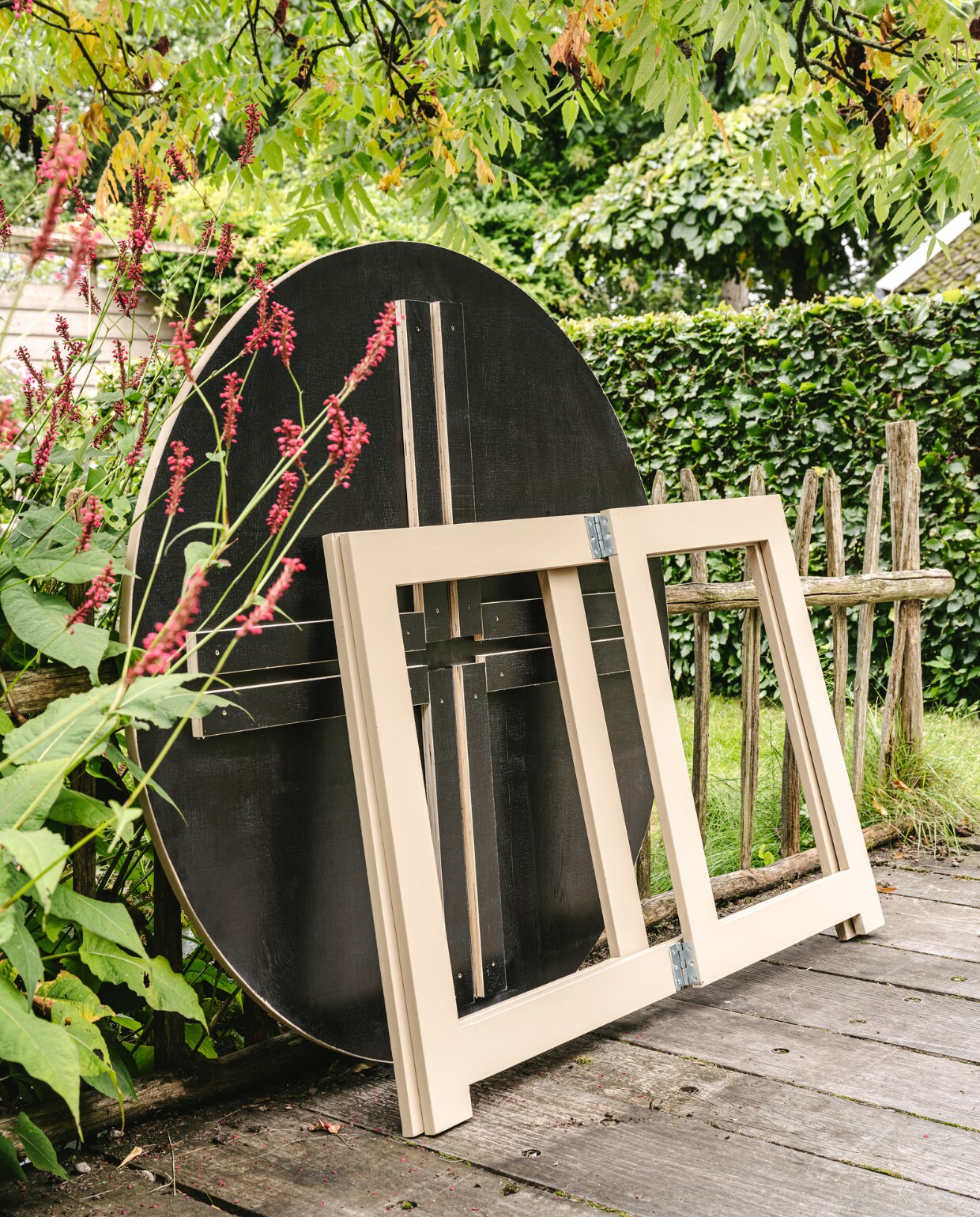 DIY inklapbare tuintafel vtwonen special tuin 10 2024 | productie Corrien Flohil | styling Moniek Visser | uitvoering Johan Snoodijk | fotografie Denise Pronk